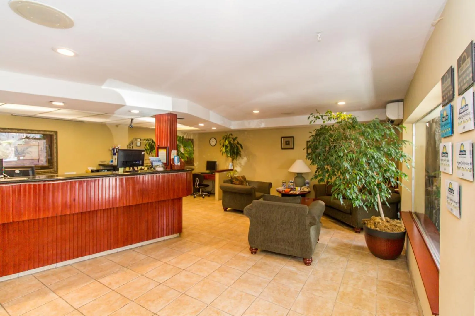 Lobby or reception in Days Inn by Wyndham San Diego/Downtown/Convention Center