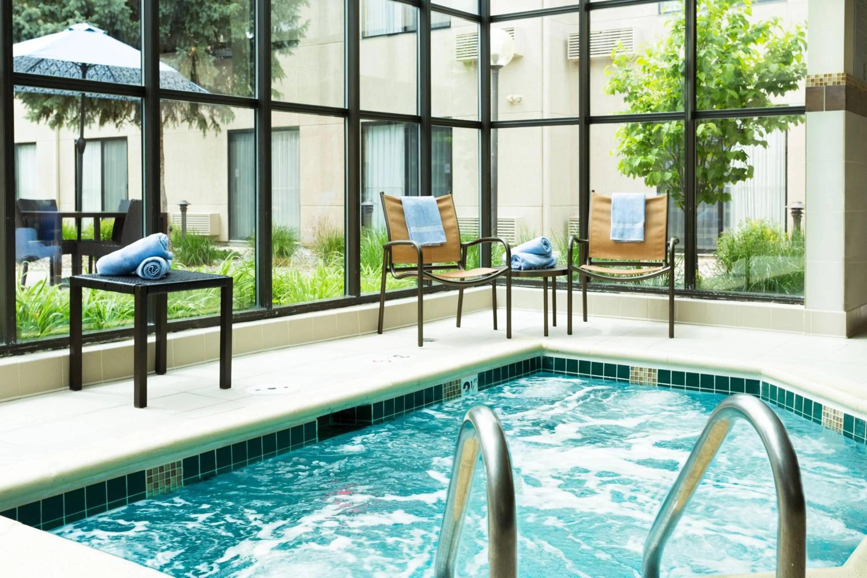 Swimming pool in Courtyard by Marriott Fort Collins