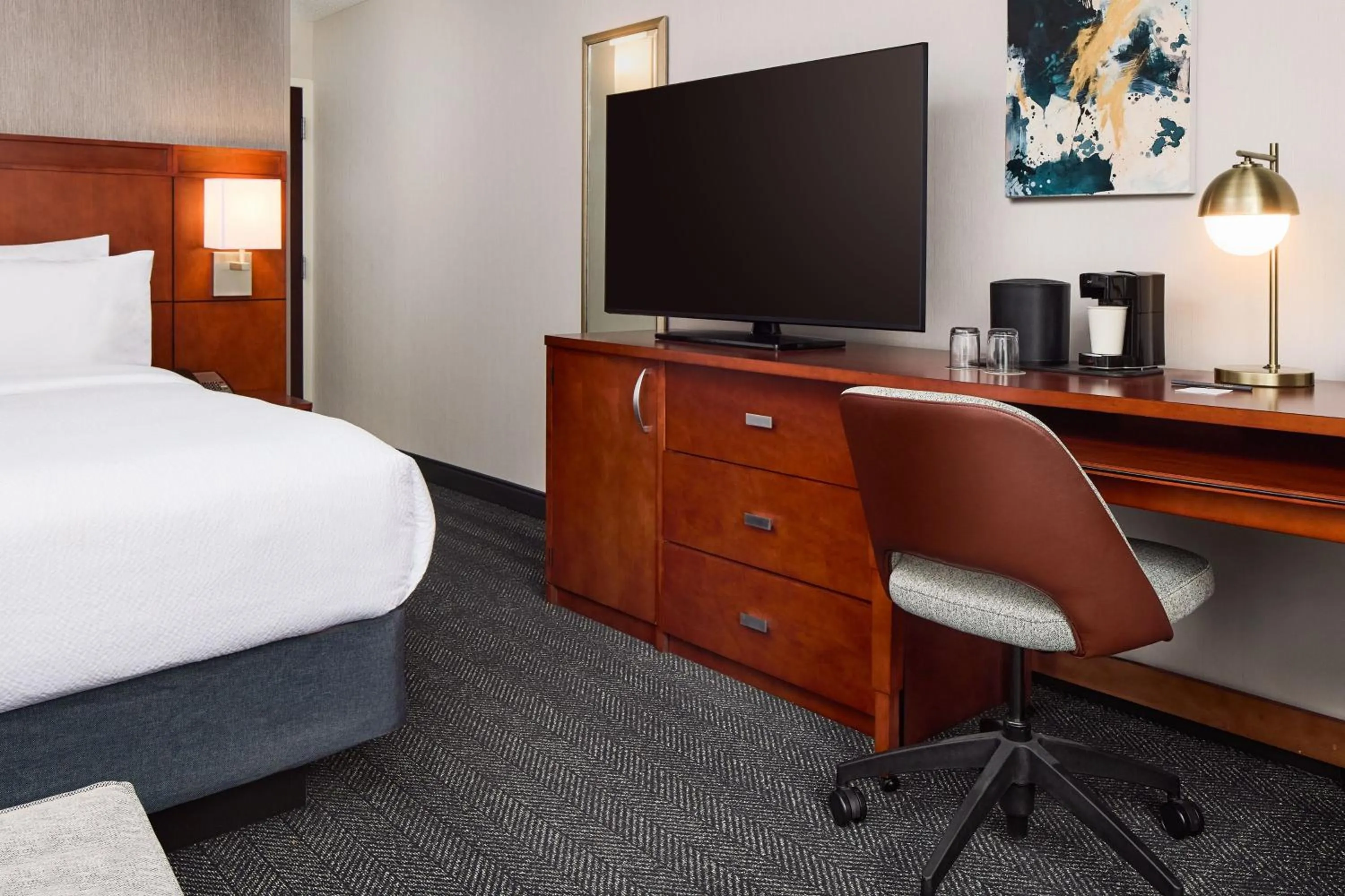 Photo of the whole room, Bed in Courtyard by Marriott Fort Collins