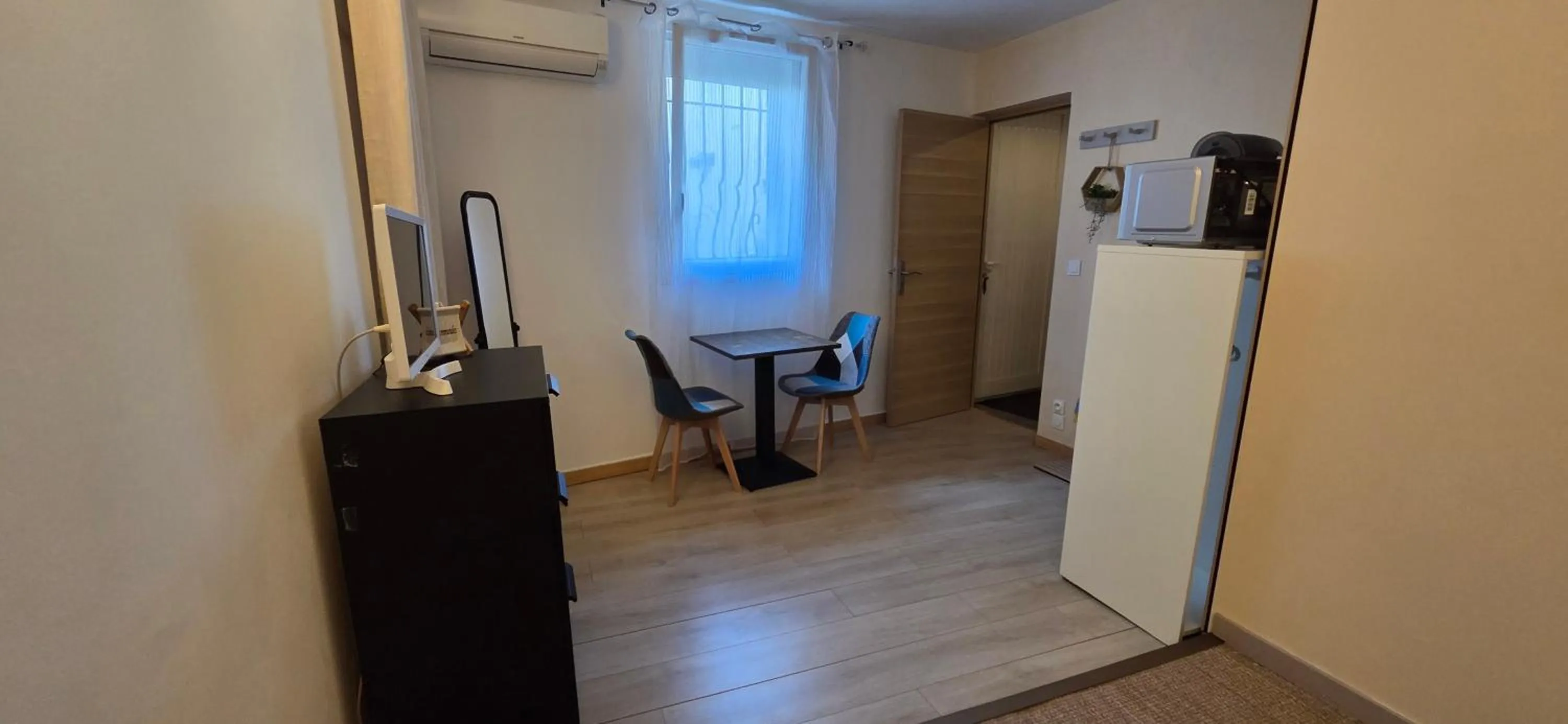 Dining area in chambre cocoon