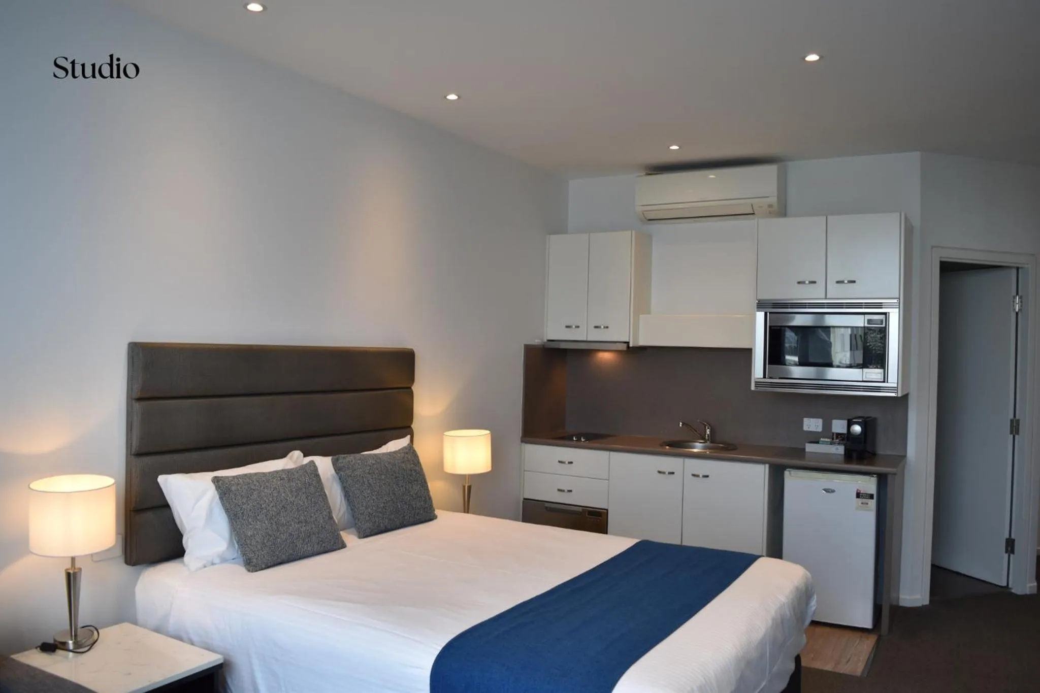 Bed in Mantra Quayside Port Macquarie