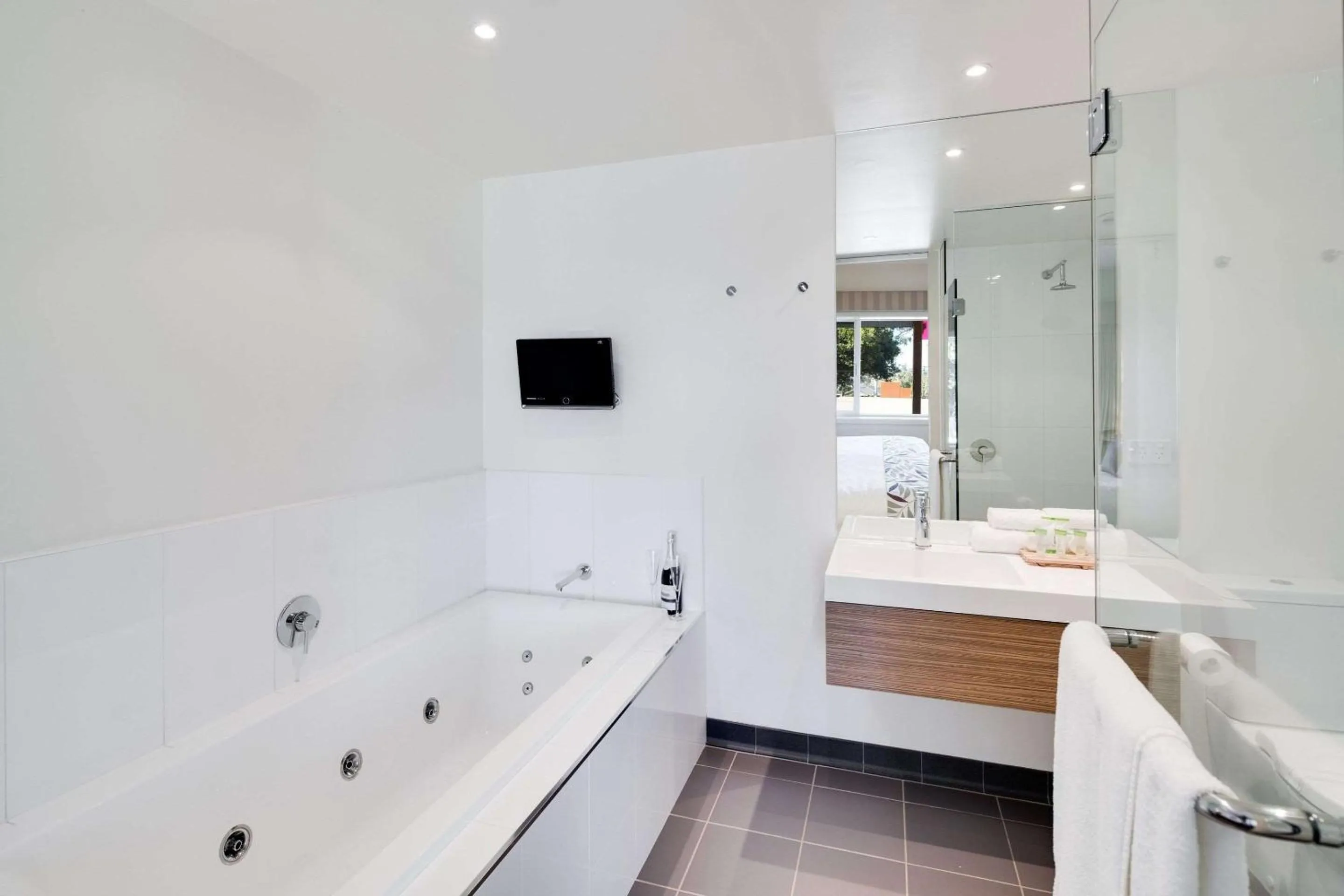 Photo of the whole room in Drouin Motel