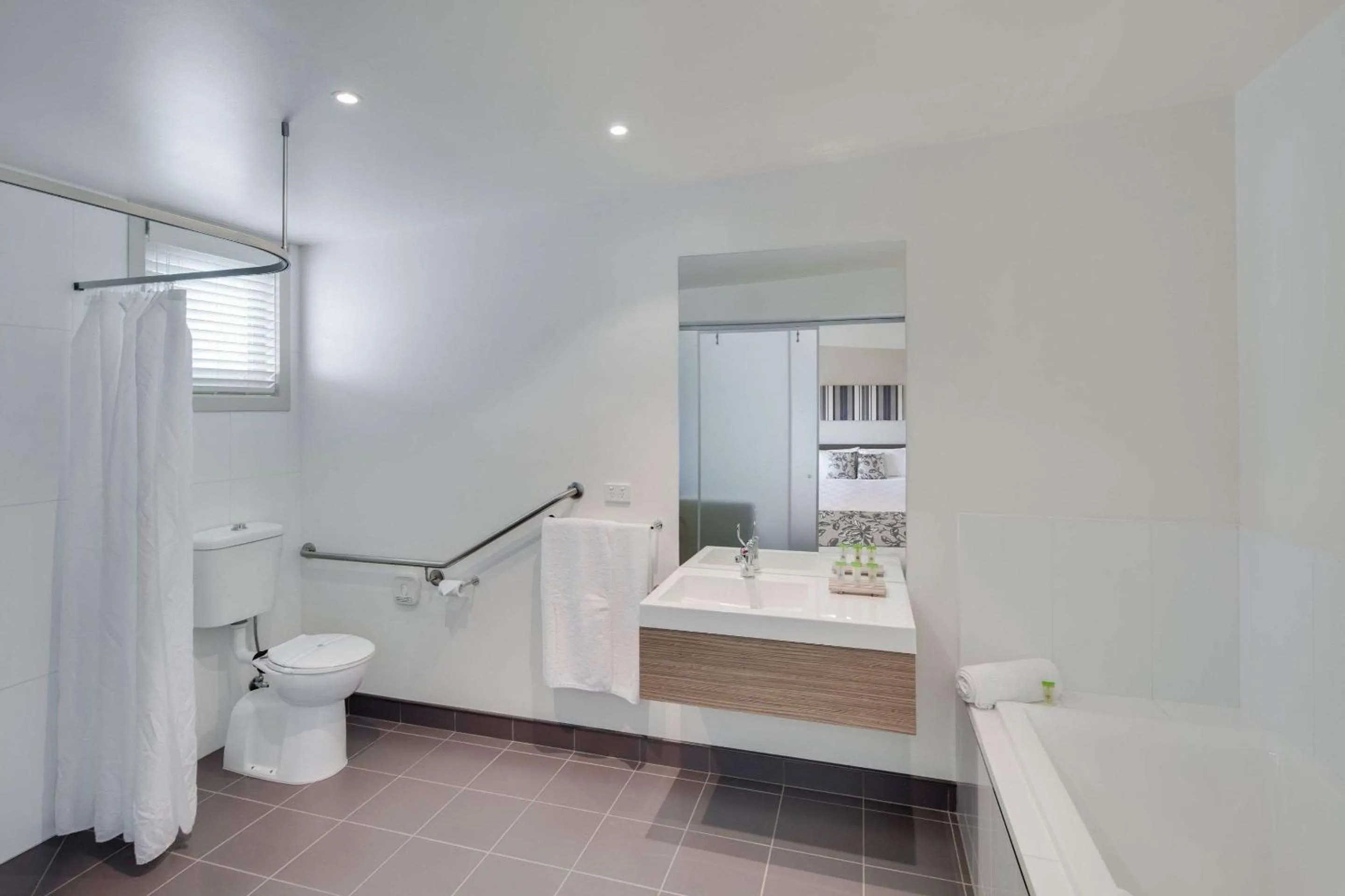 Bathroom in Drouin Motel