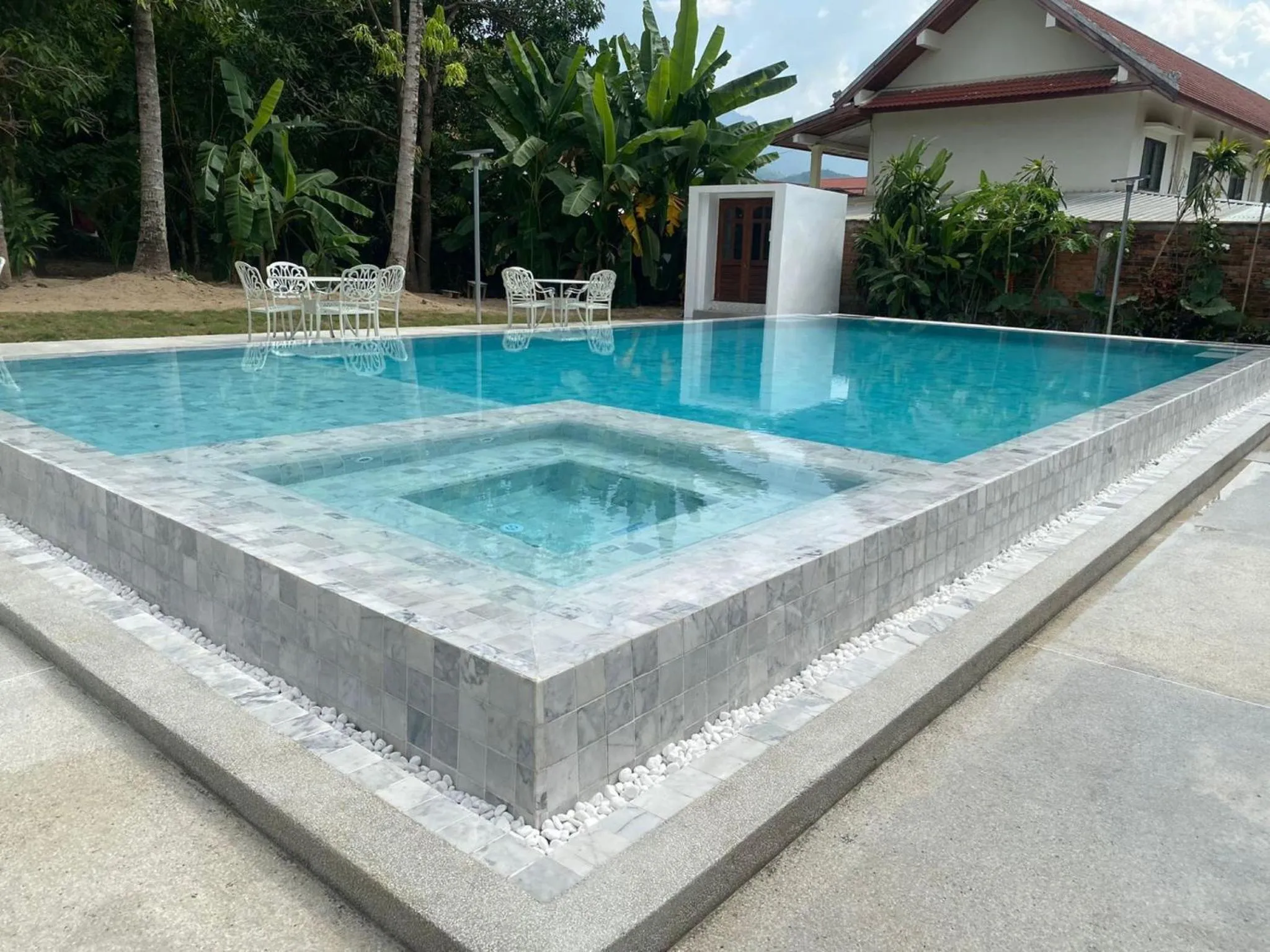 Pool view in Vangsavath Hotel