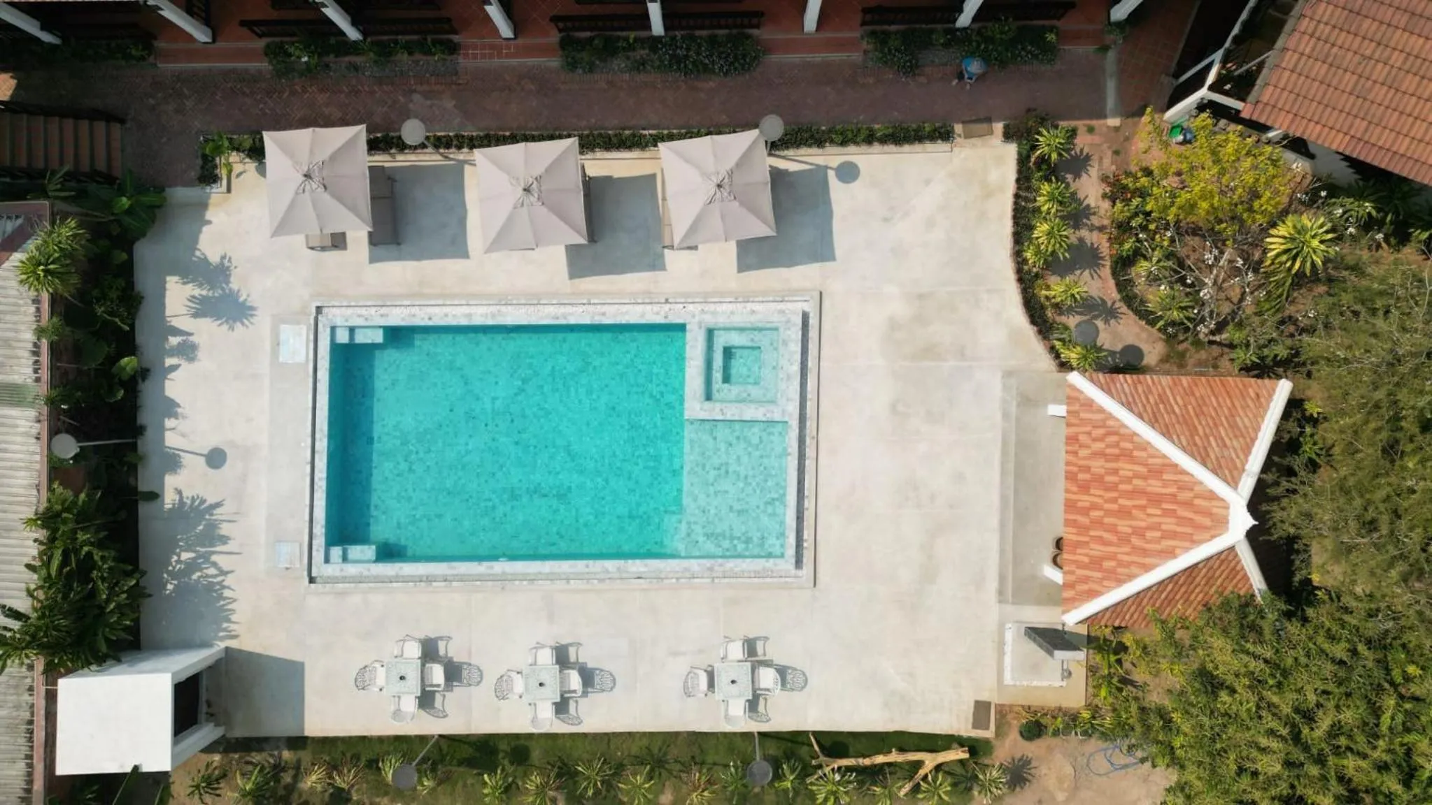 Swimming pool in Vangsavath Hotel