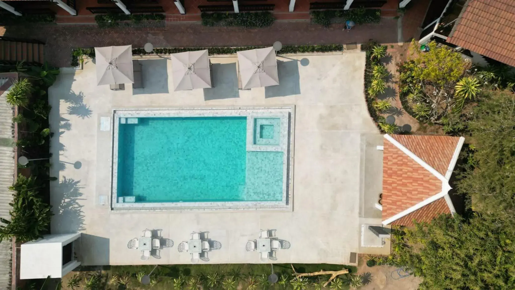 Swimming pool in Vangsavath Hotel Swimming pool in Vangsavath Hotel