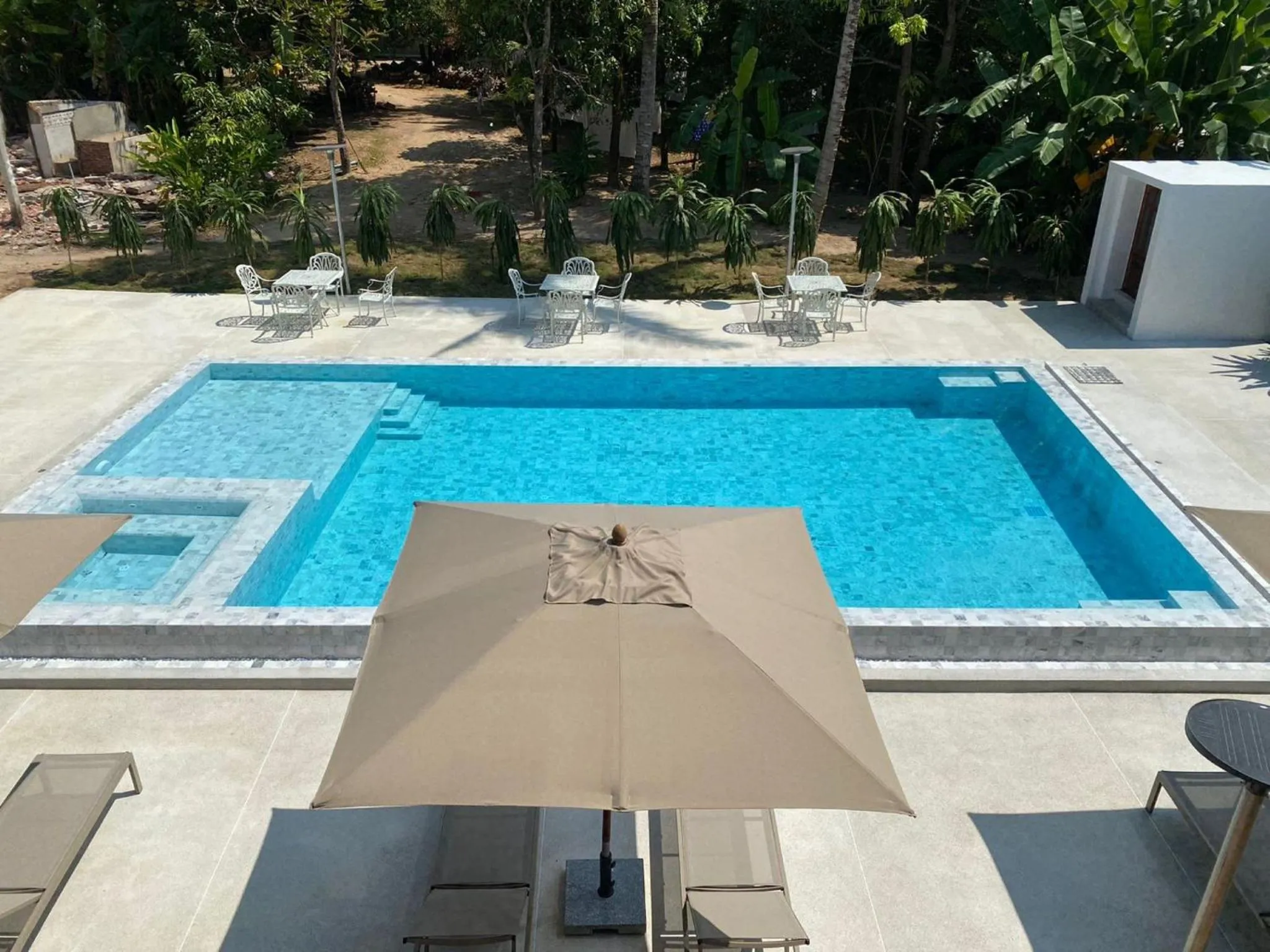 Swimming pool in Vangsavath Hotel