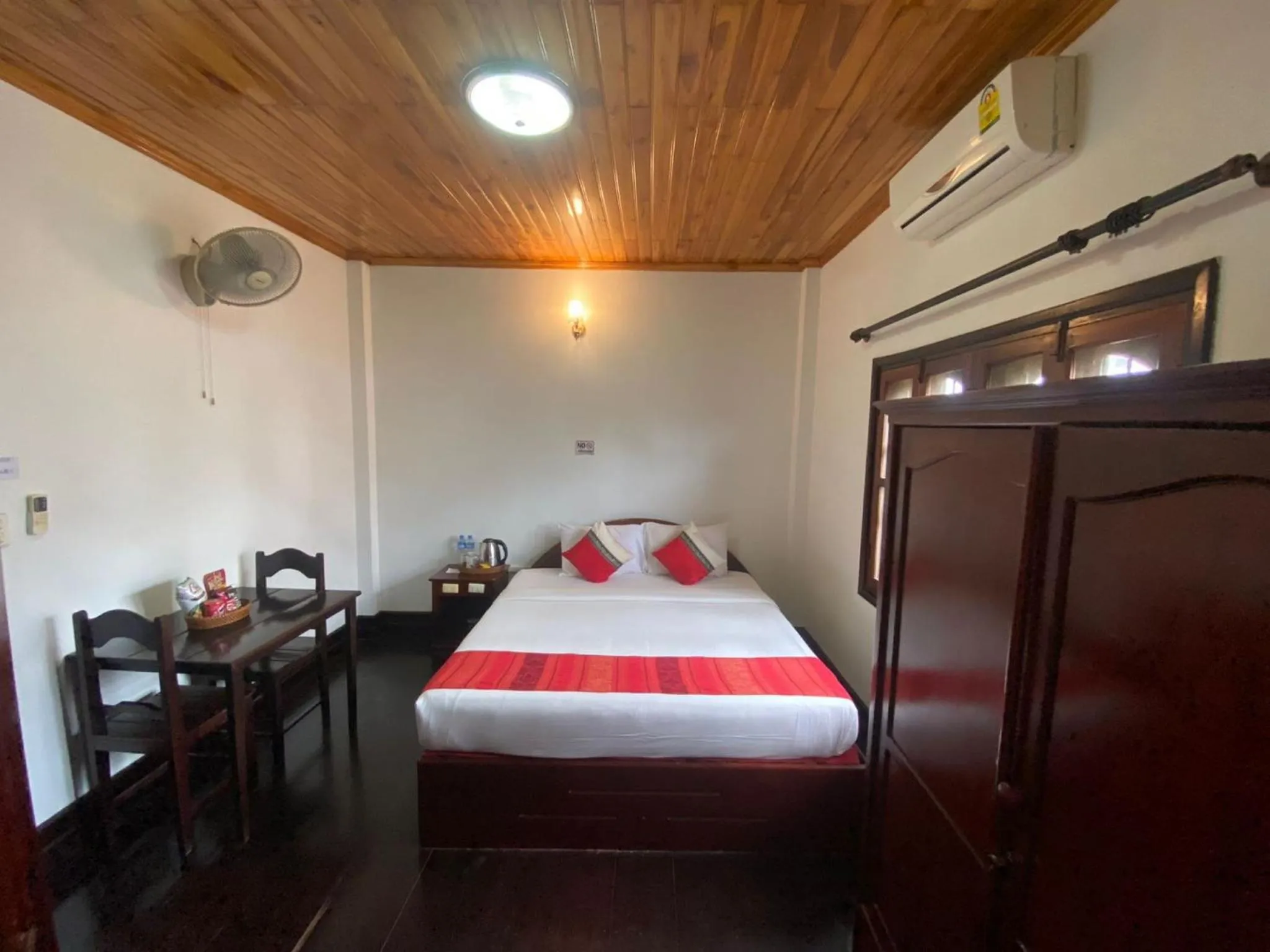 Bedroom, Bed in Vangsavath Hotel