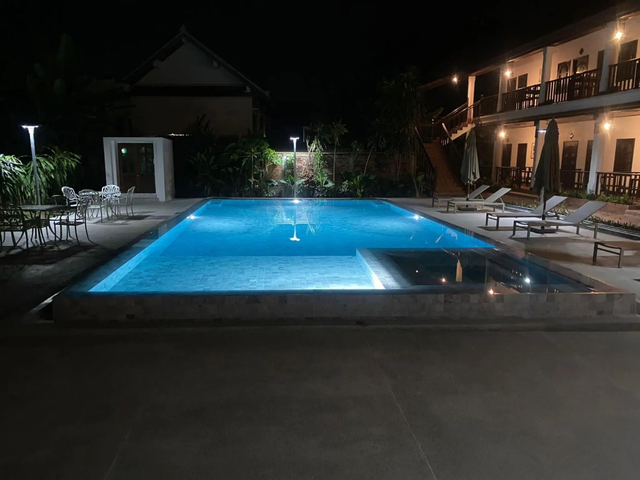 Swimming pool in Vangsavath Hotel