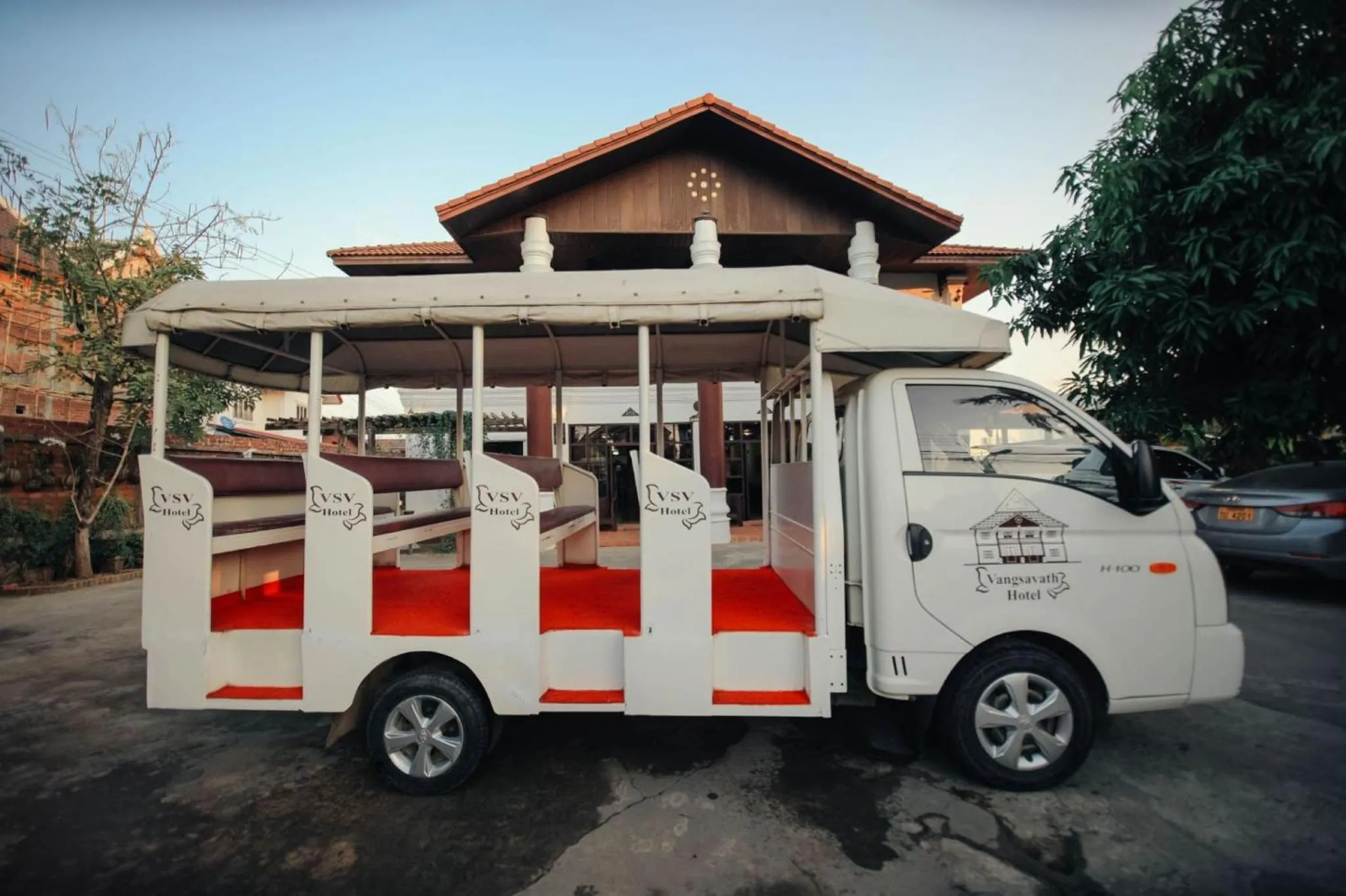 shuttle in Vangsavath Hotel