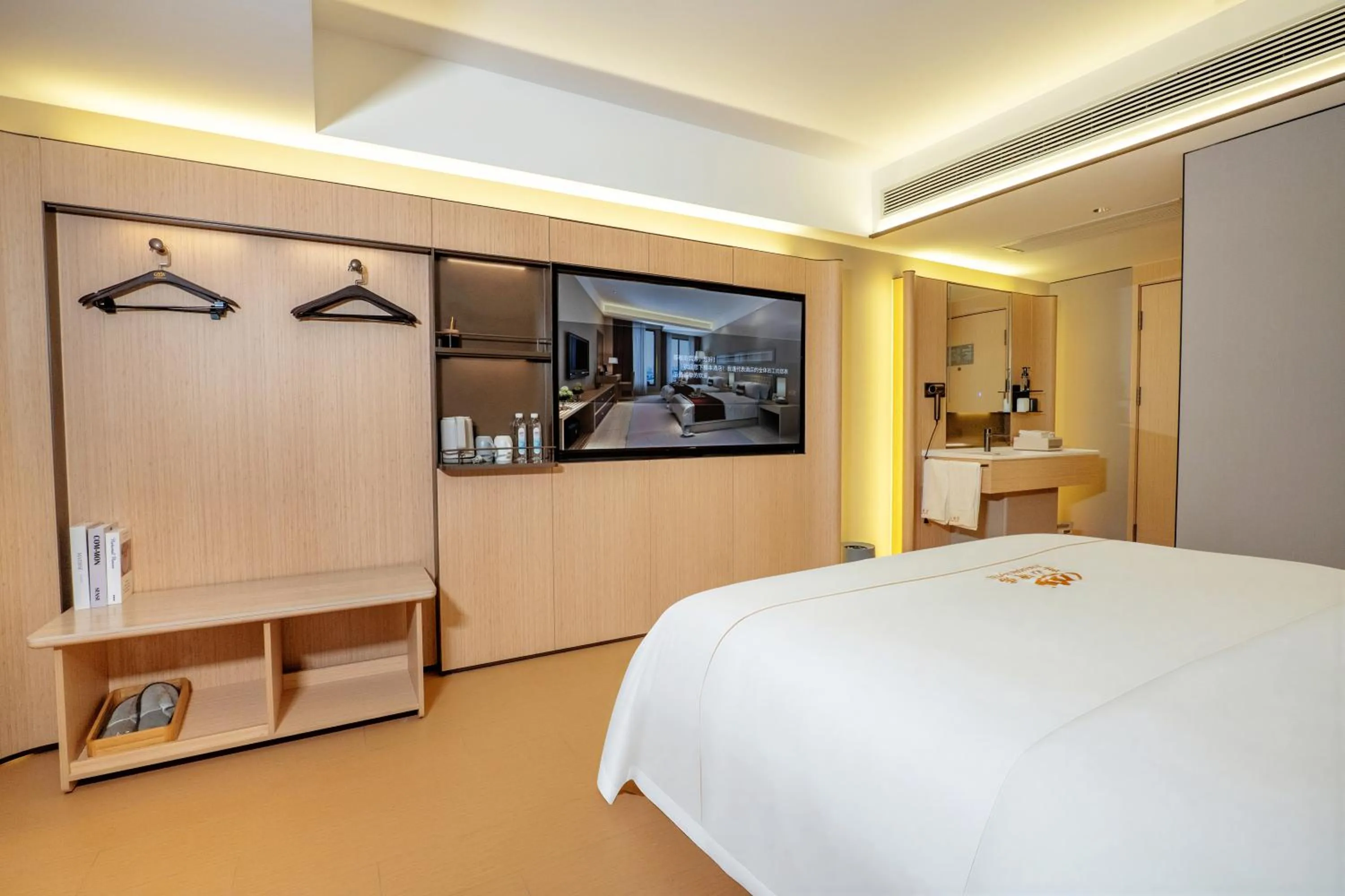 Photo of the whole room, Bed in Guangzhou Junshan Hotel