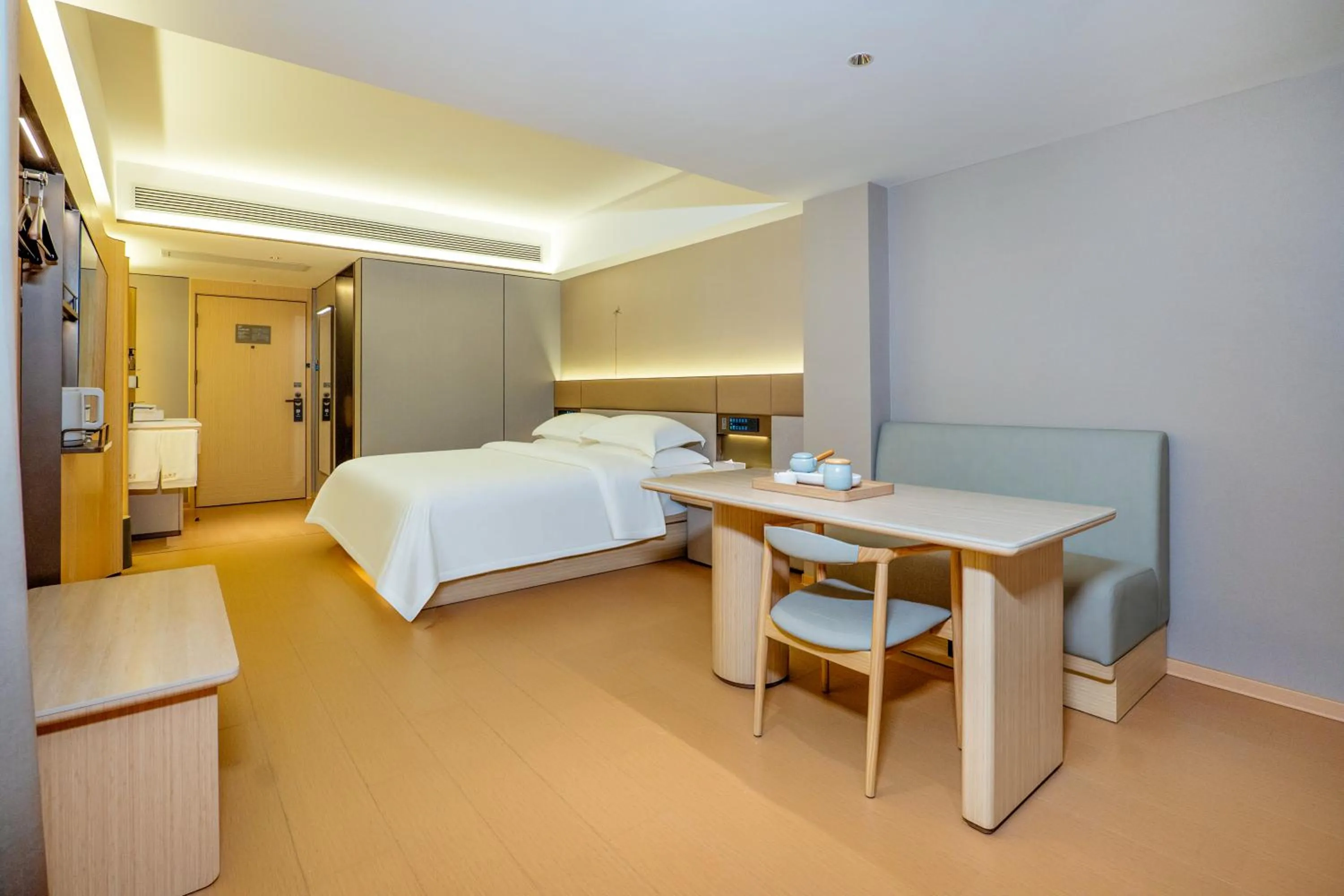 Photo of the whole room, Bed in Guangzhou Junshan Hotel