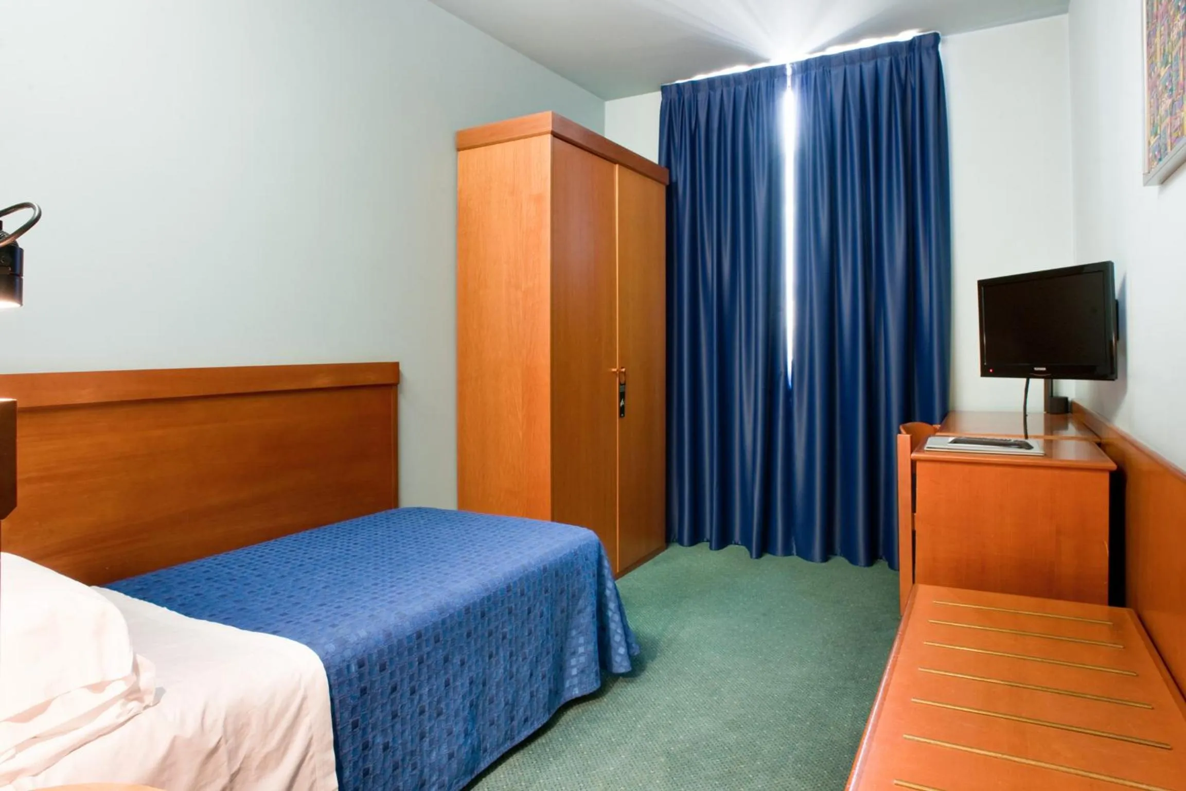 Bed in LVG Hotel Collection - Gardenia