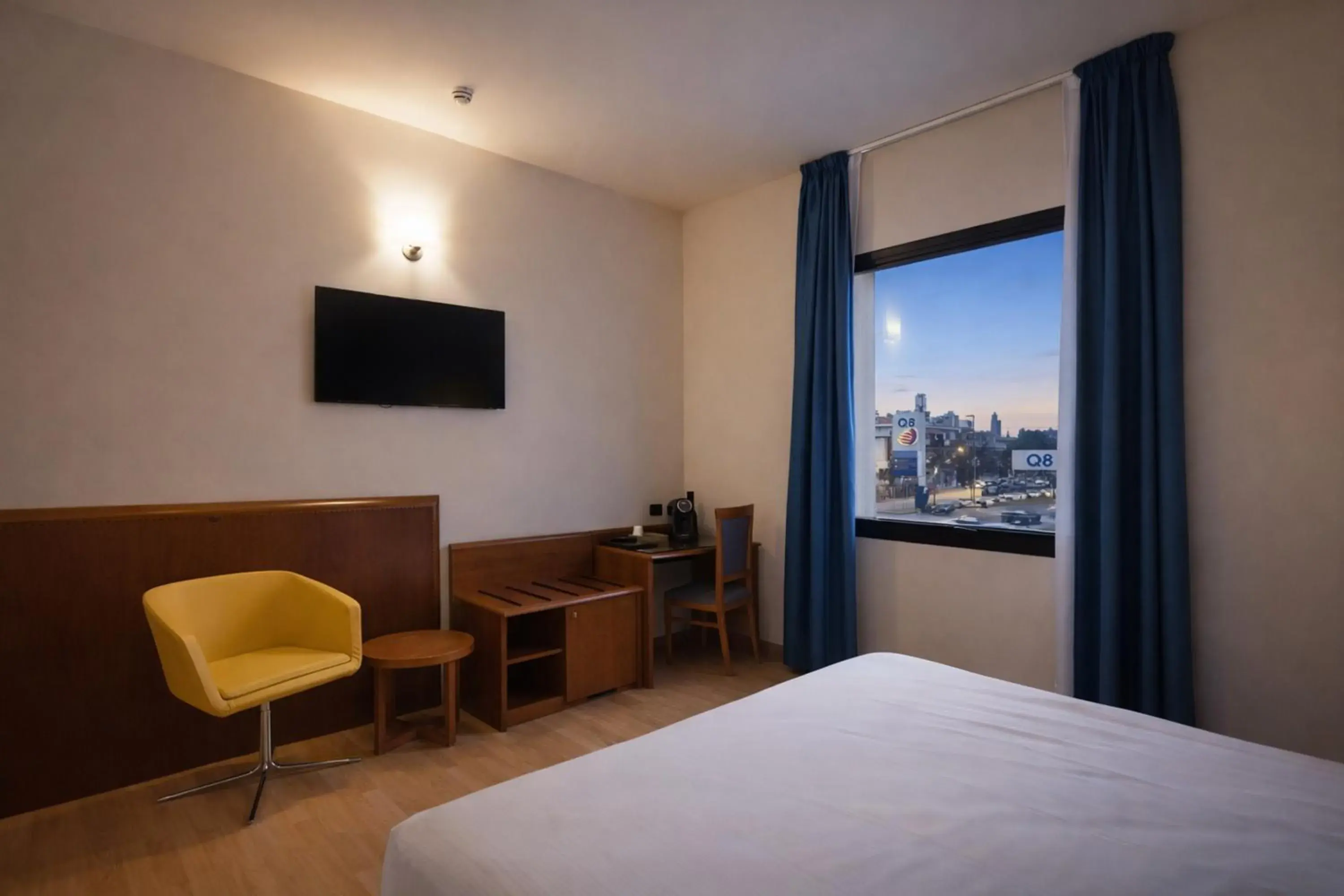 Bed in LVG Hotel Collection - Gardenia Bed in LVG Hotel Collection - Gardenia