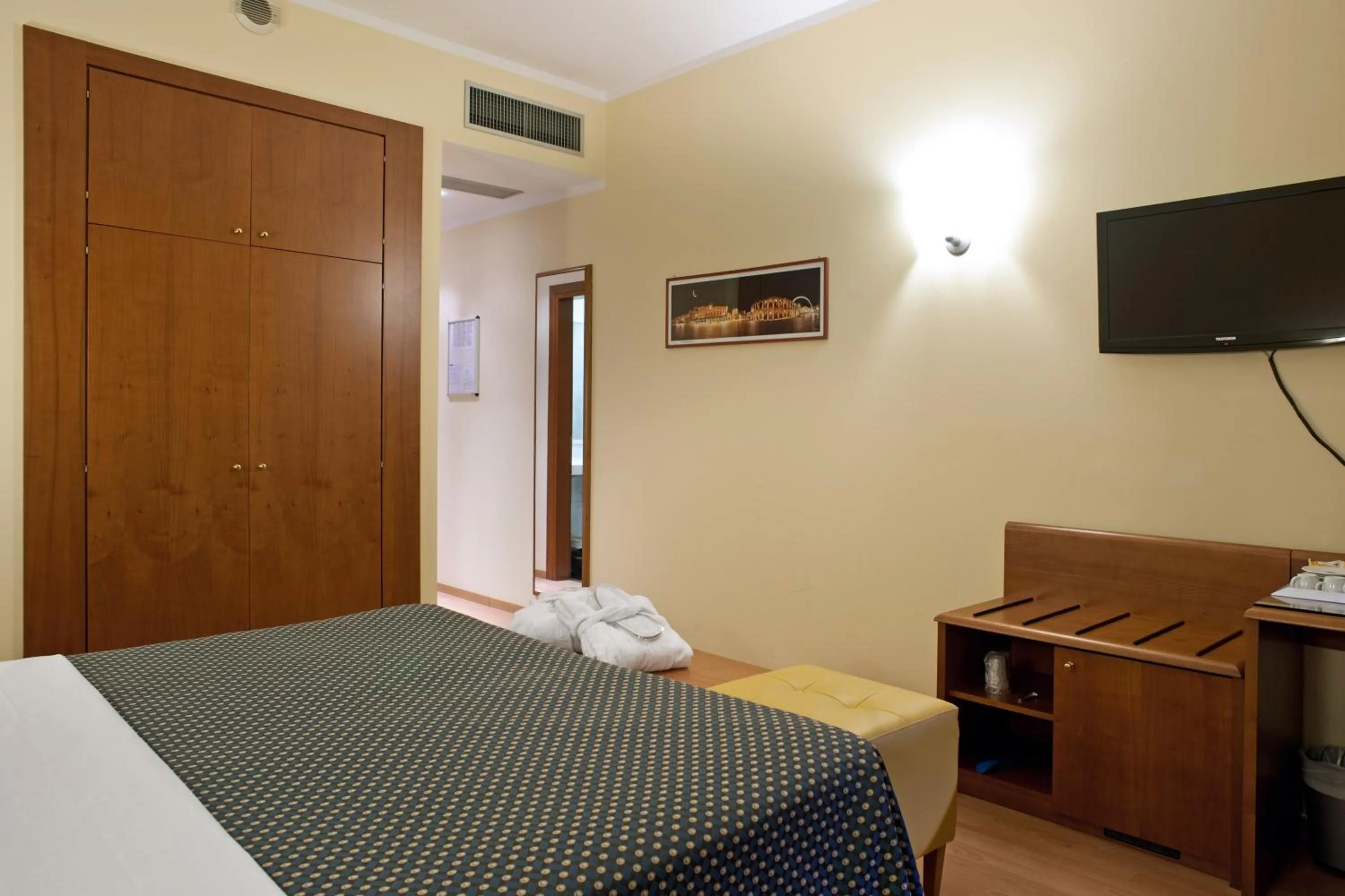 Bed in LVG Hotel Collection - Gardenia