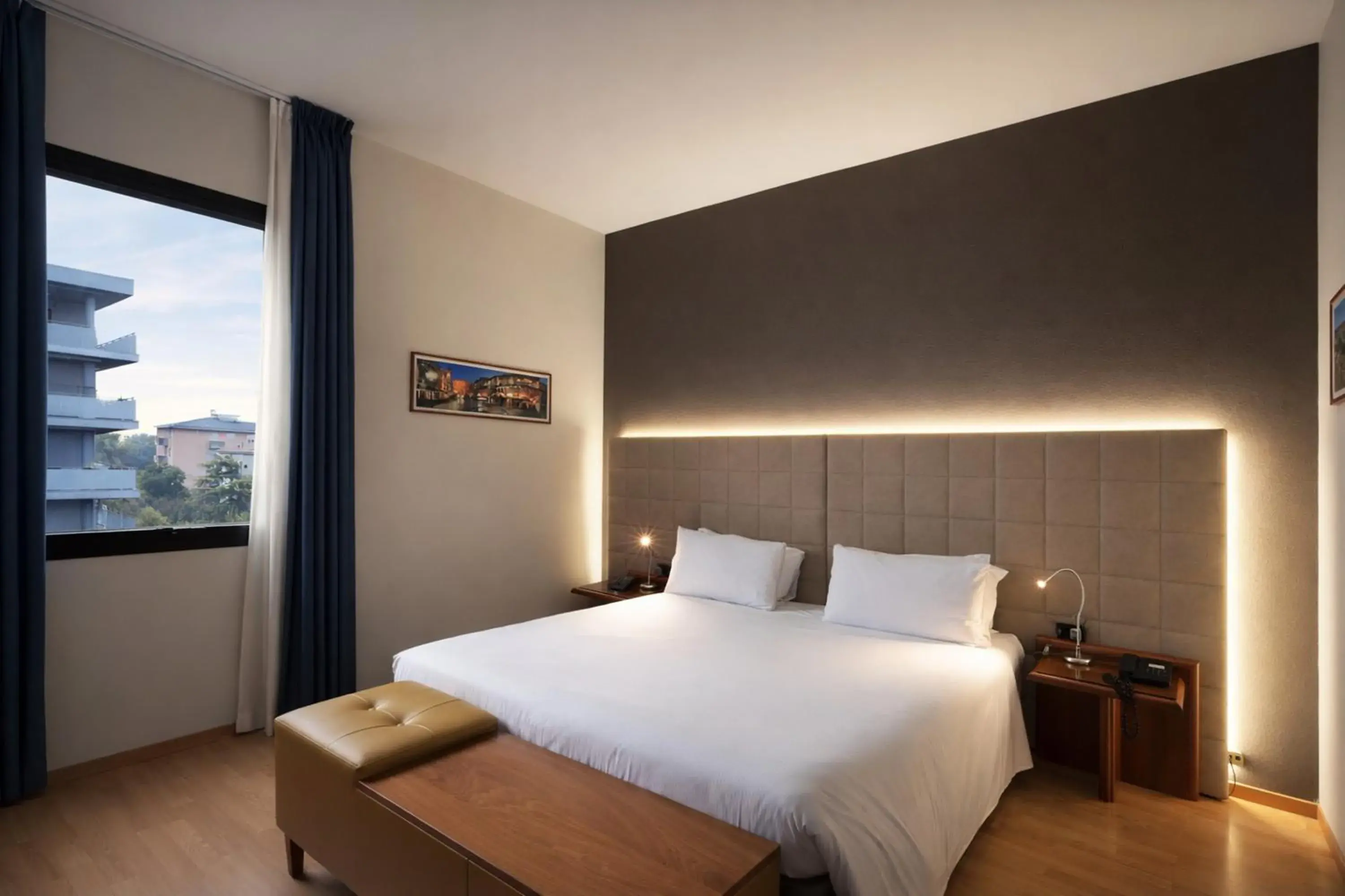 Bed in LVG Hotel Collection - Gardenia Bed in LVG Hotel Collection - Gardenia