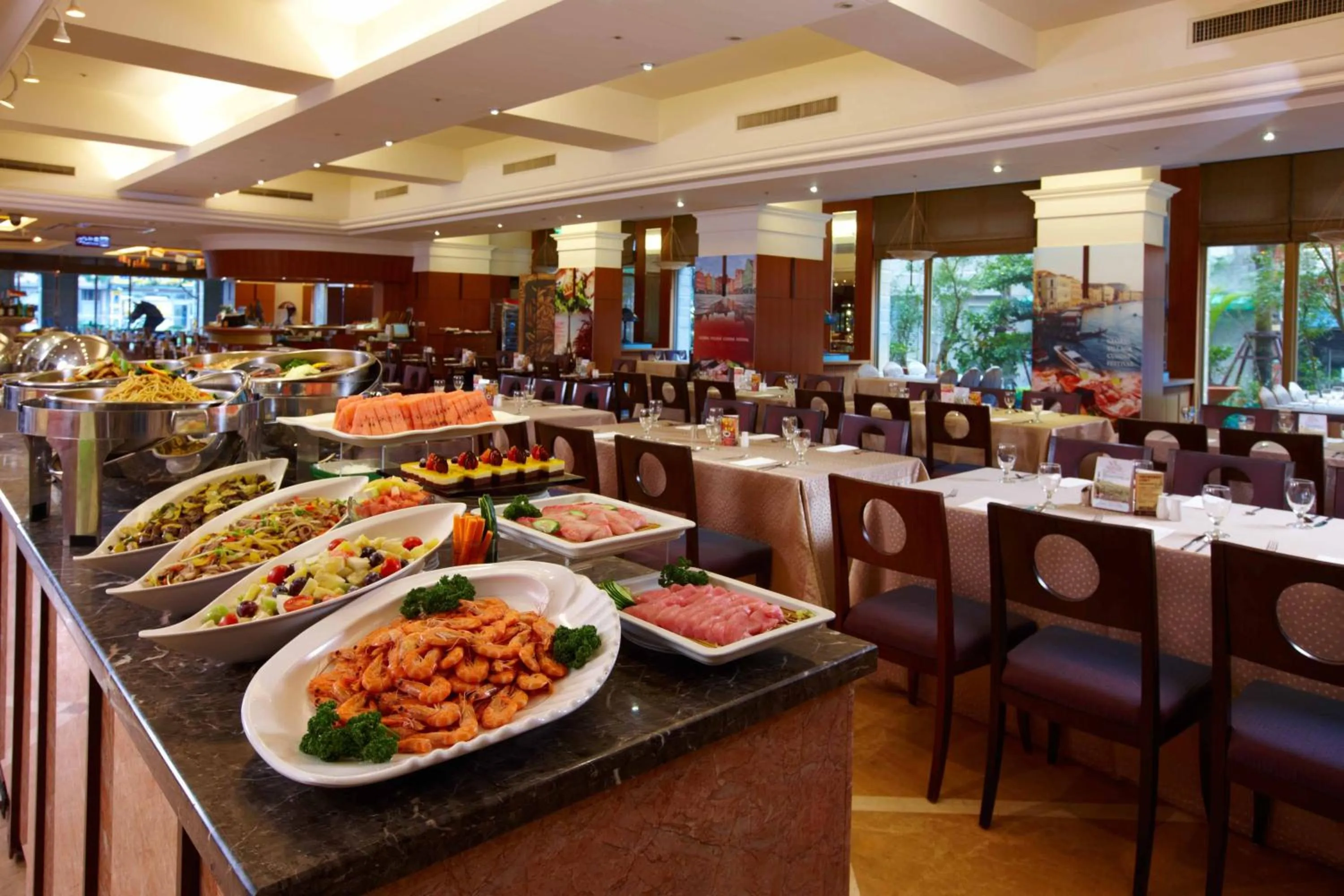 Restaurant/places to eat in Hotel Kuva Chateau