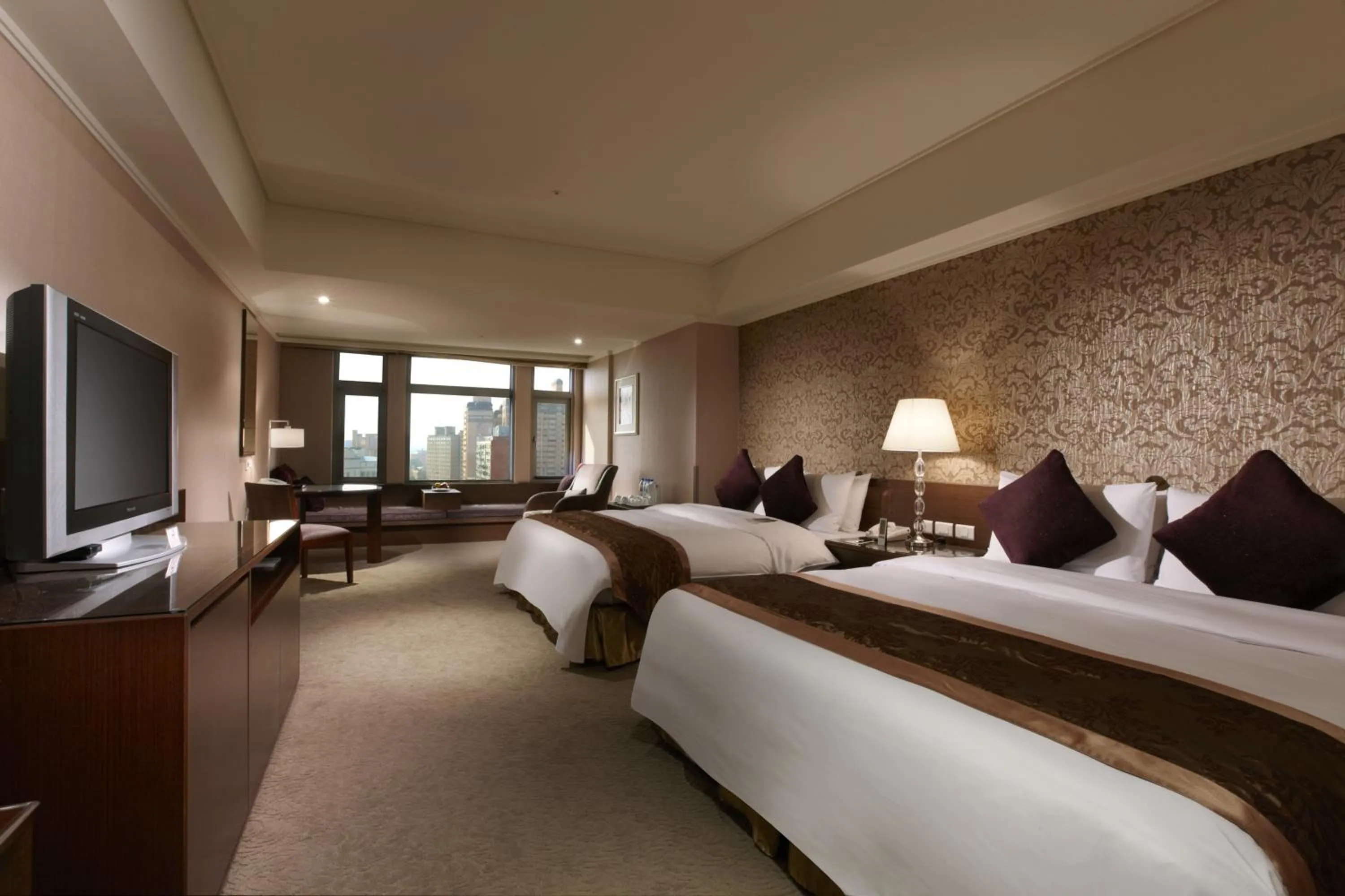 Photo of the whole room, Bed in Hotel Kuva Chateau