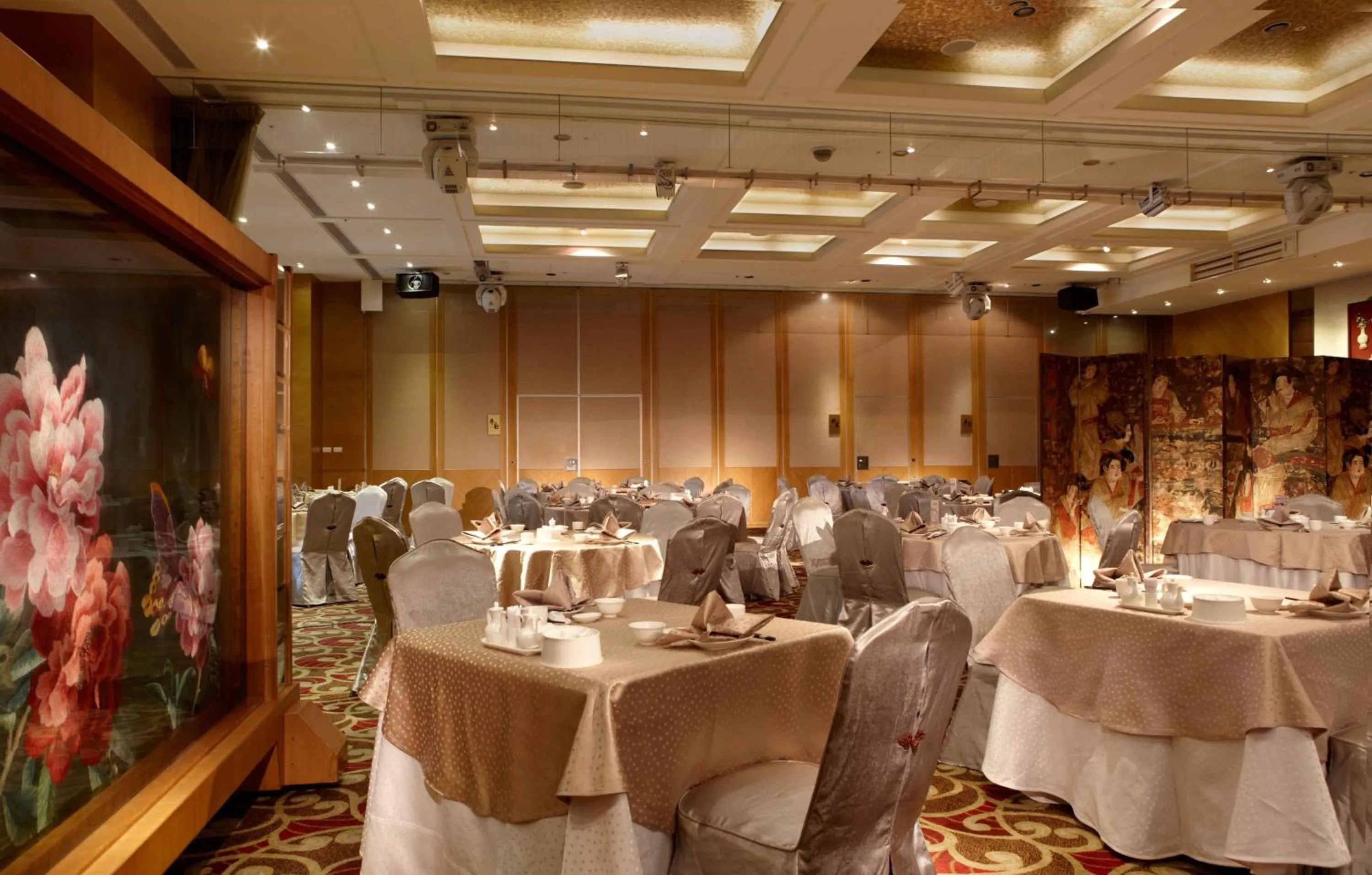 Restaurant/places to eat in Hotel Kuva Chateau