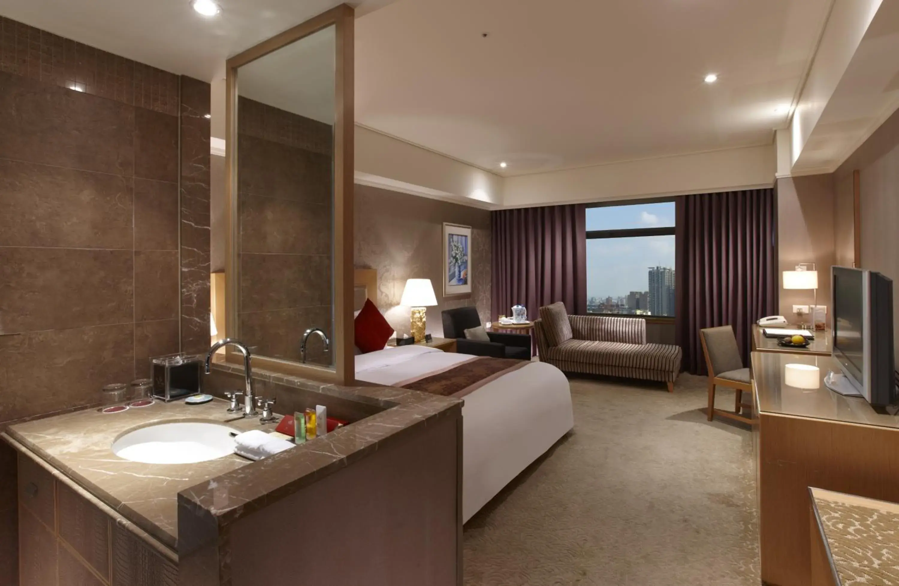 Photo of the whole room, Bed in Hotel Kuva Chateau Photo of the whole room, Bed in Hotel Kuva Chateau