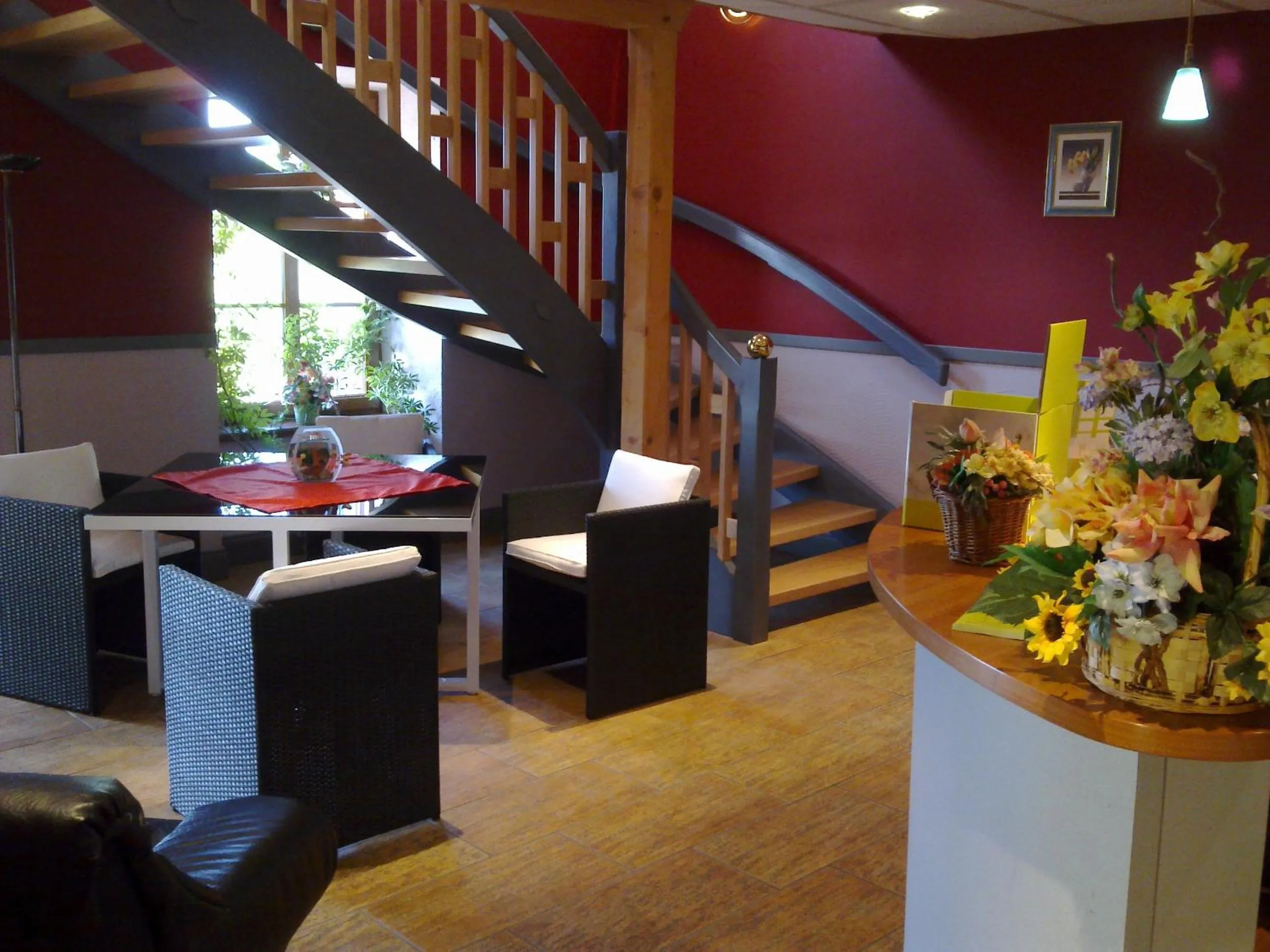 Lobby or reception in Logis Hotel & Restaurant - Les Vosges