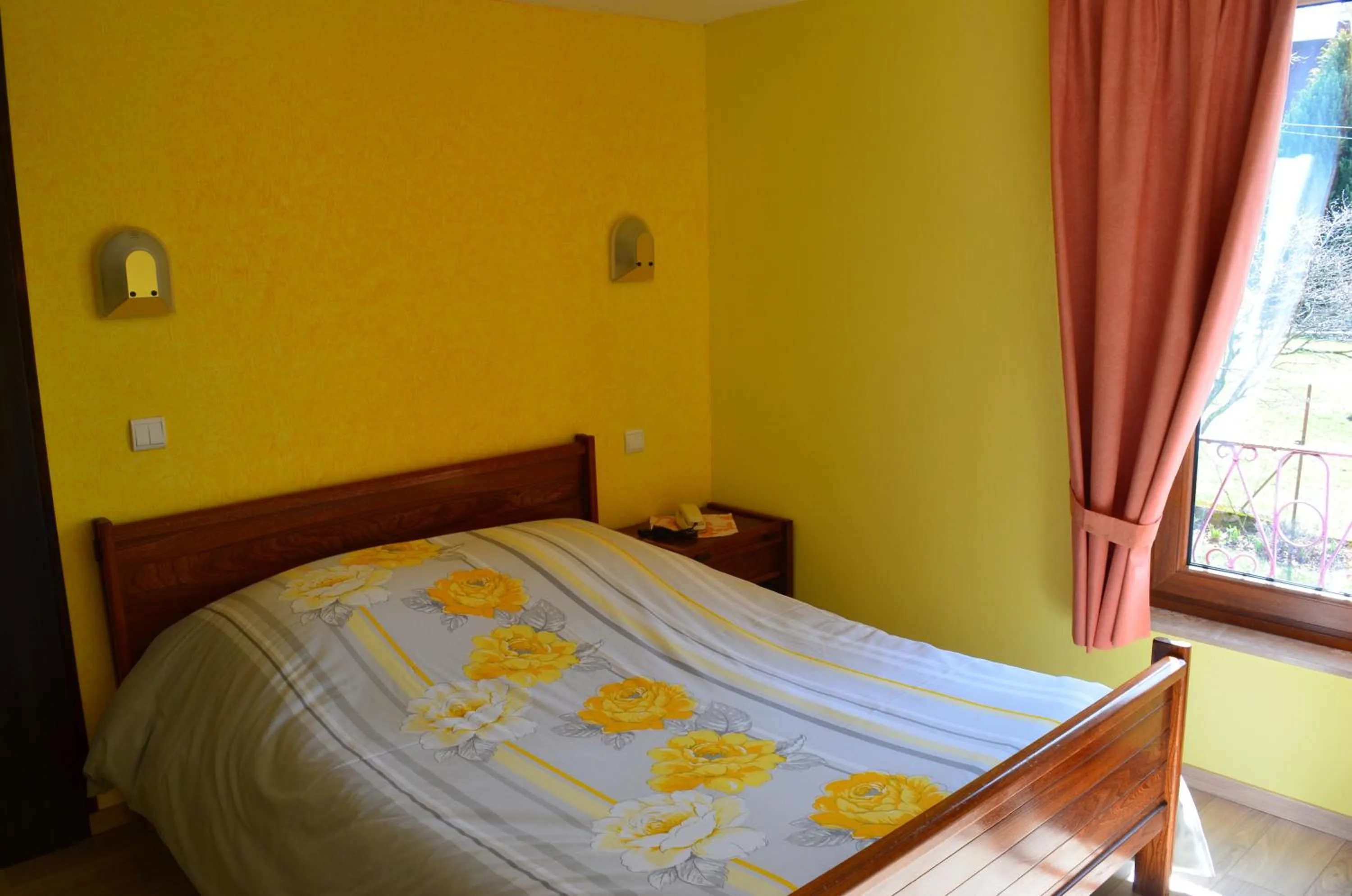 Bed in Logis Hotel & Restaurant - Les Vosges