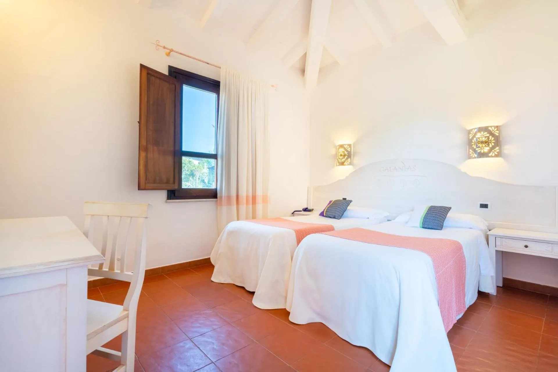 Bedroom, Bed in Felix Hotels - Galanias Hotel & Retreat
