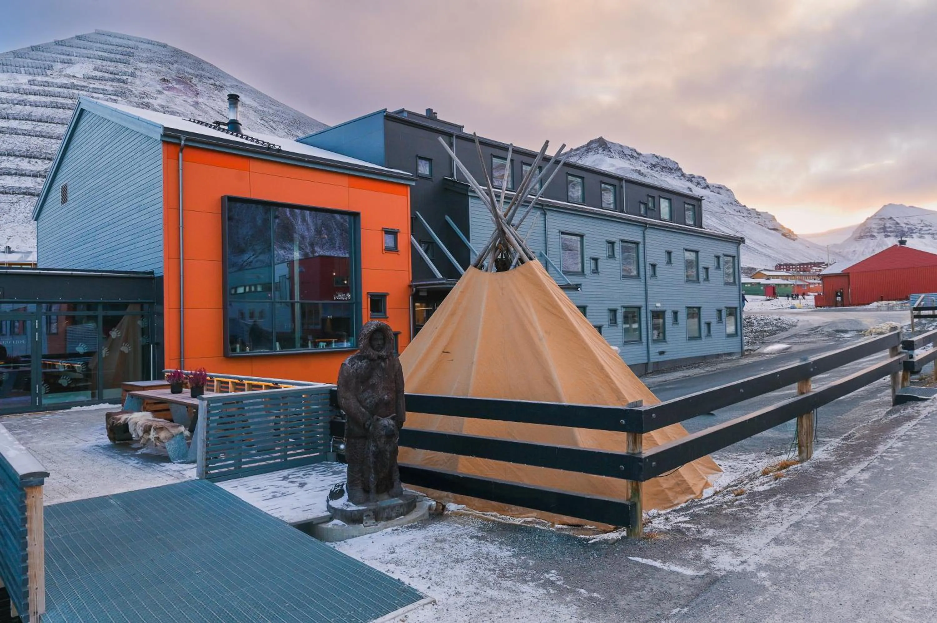 Property building in Svalbard Hotell | Polfareren