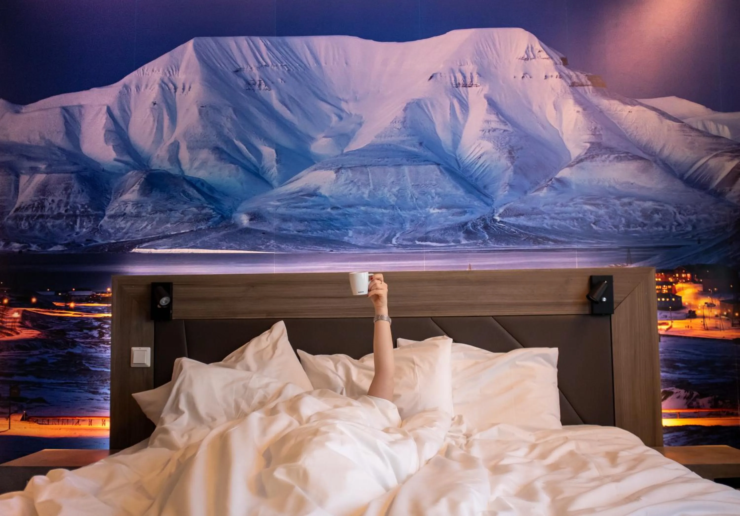 Bedroom, Bed in Svalbard Hotell | Polfareren