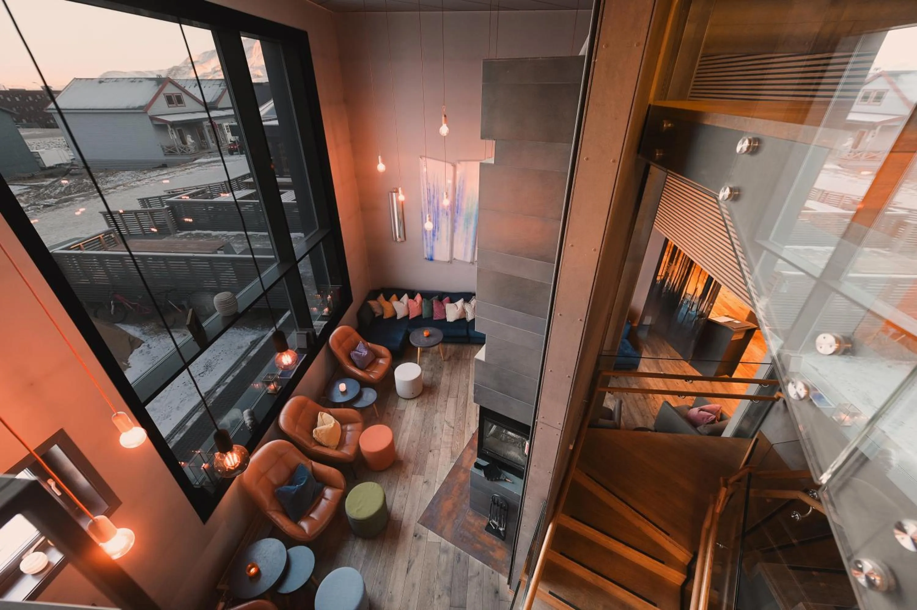 Lobby or reception in Svalbard Hotell | Polfareren
