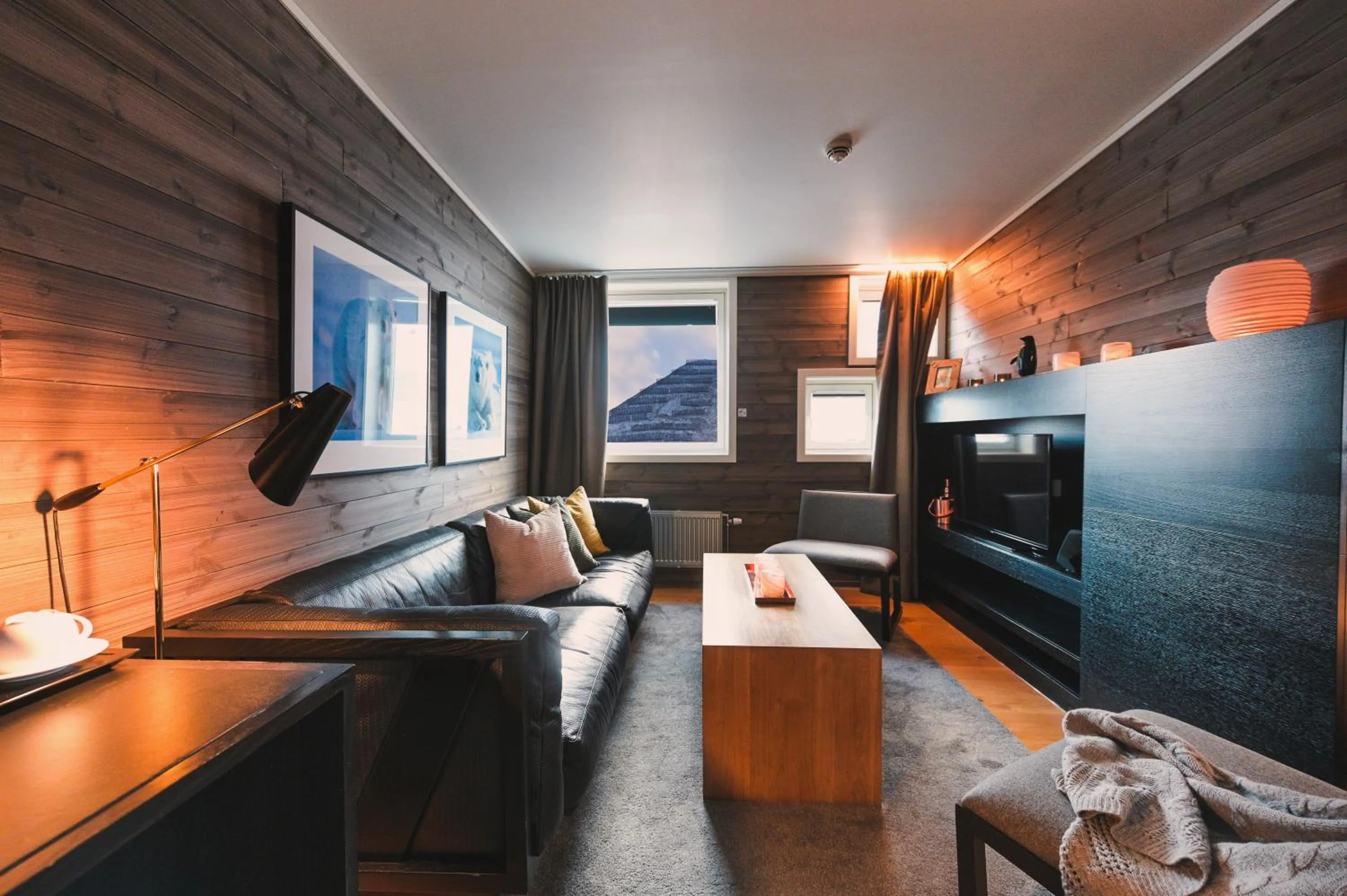 Living room in Svalbard Hotell | Polfareren