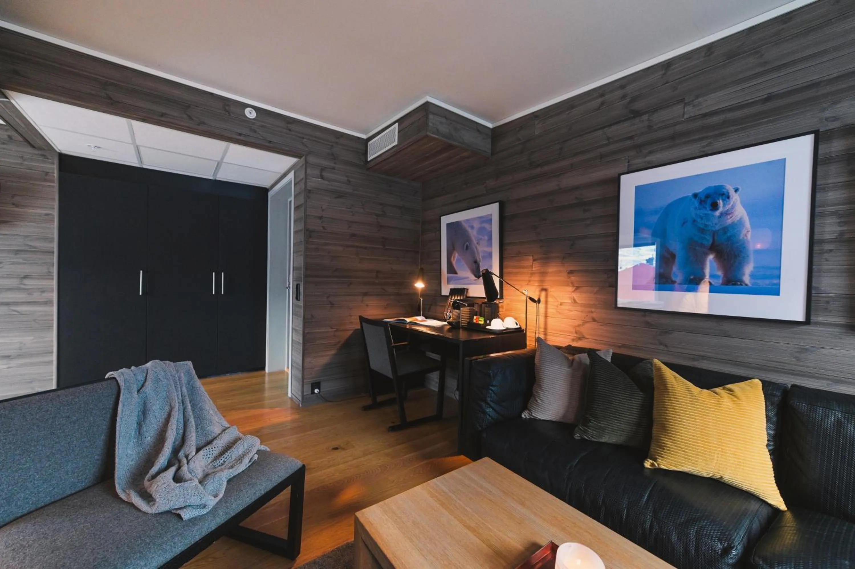 Living room in Svalbard Hotell | Polfareren