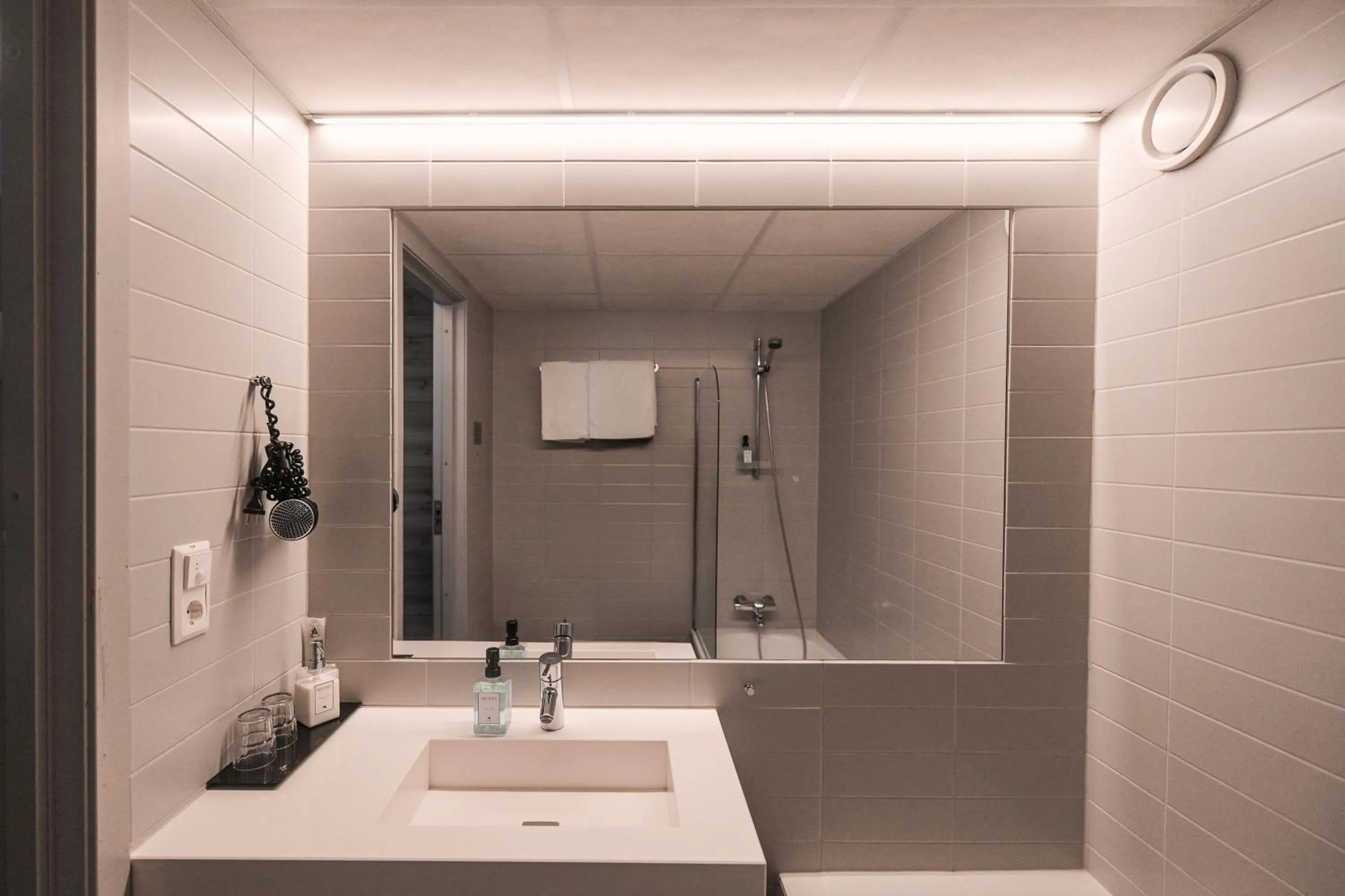 Bathroom in Svalbard Hotell | Polfareren