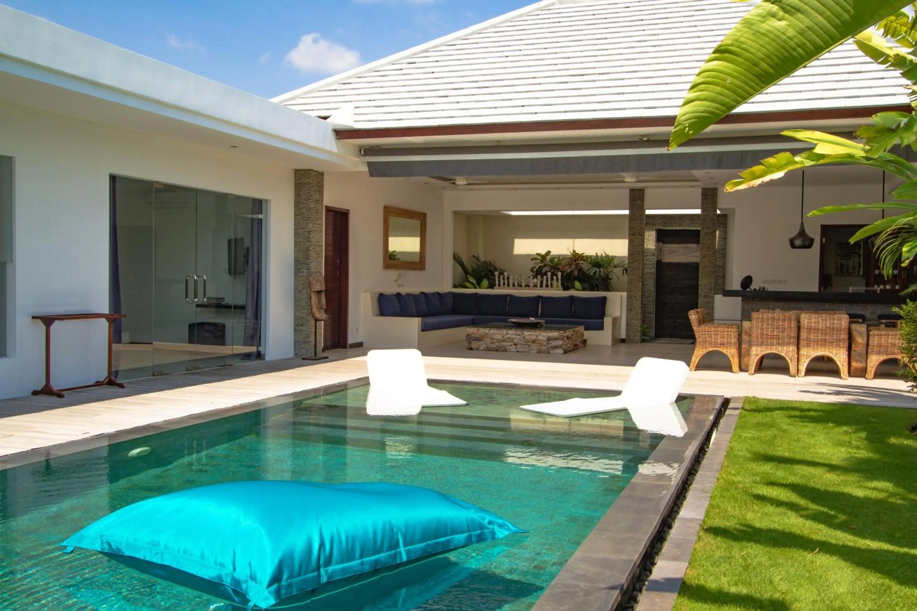 Villa Juna - Beautiful 3 Bedroom in Seminyak