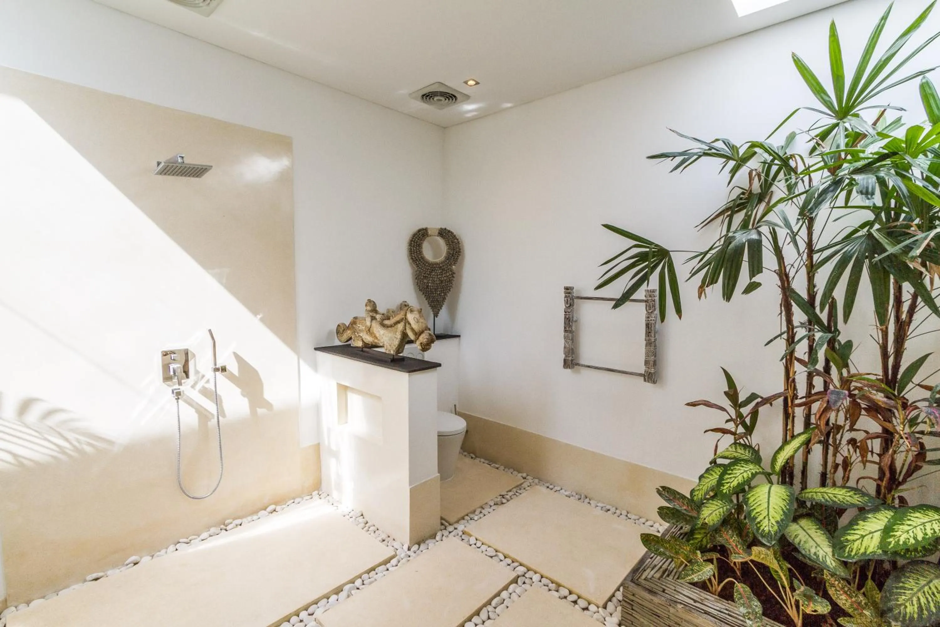 Villa Juna - Beautiful 3 Bedroom in Seminyak