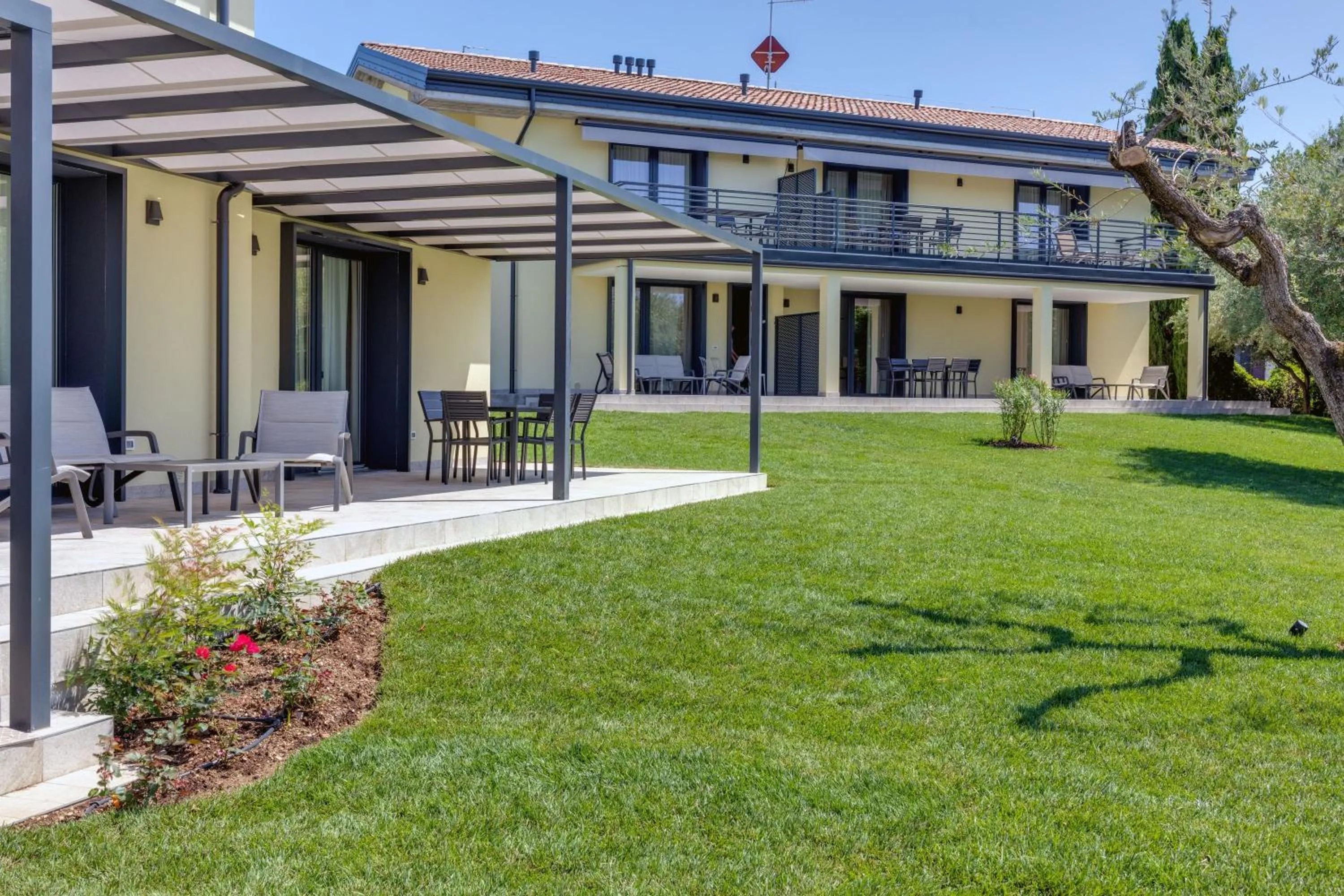 Property building in Oleandro Holiday Apartments