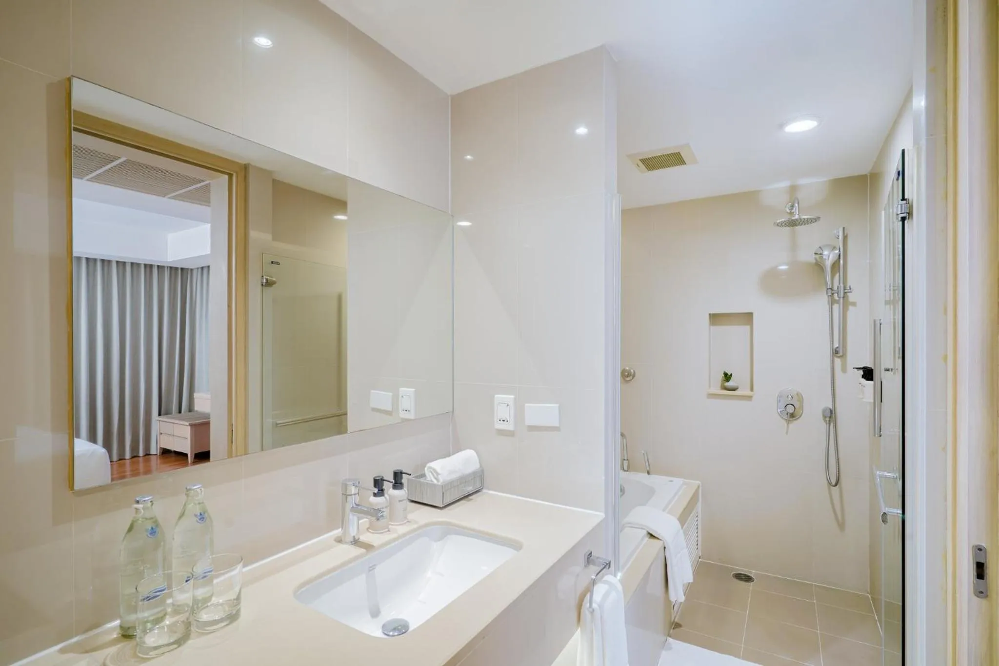 Photo of the whole room in Shama Petchburi 47 Bangkok