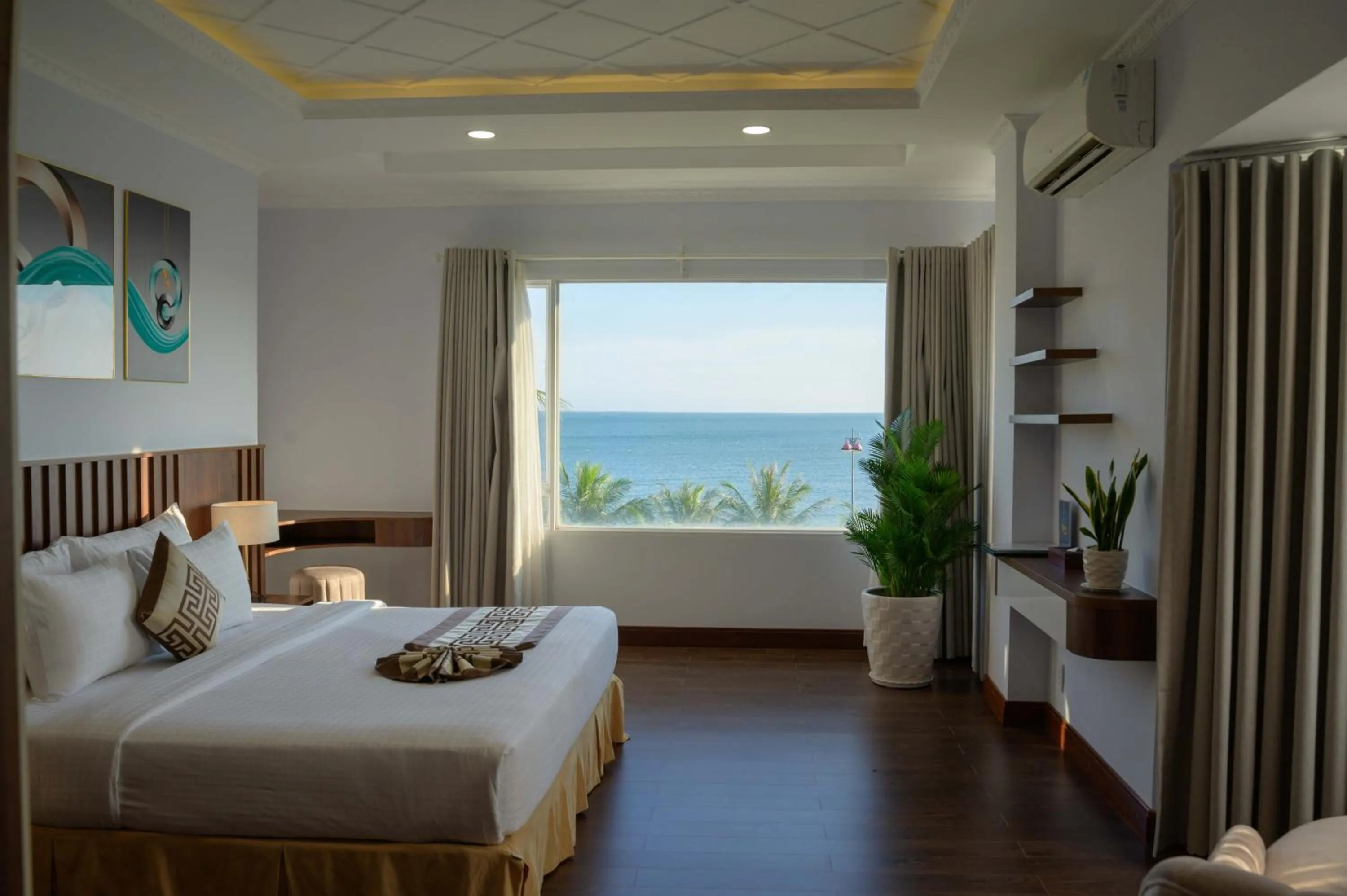 Bed in Saigon - Ninh Chu Hotel & Resort