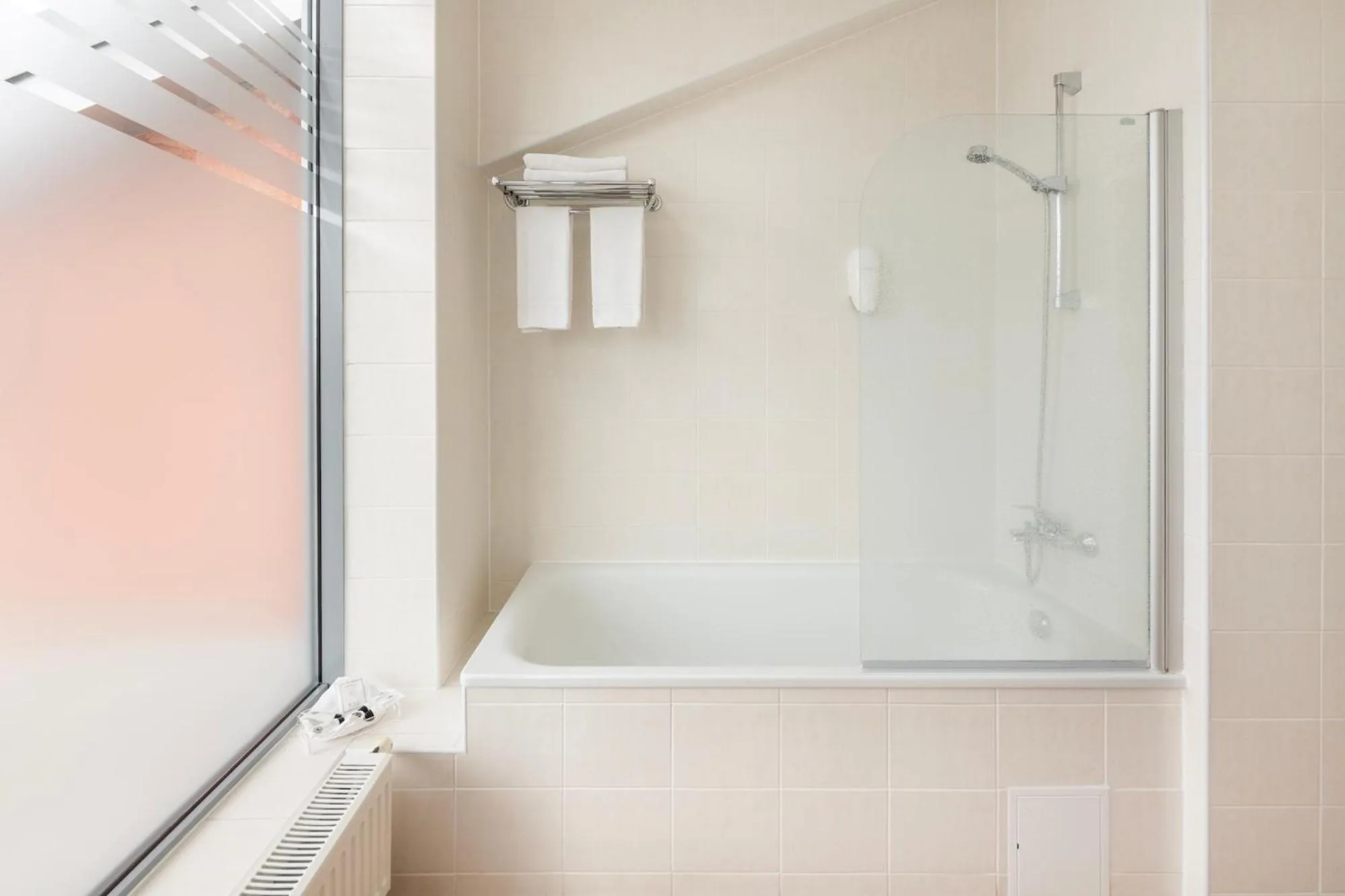 Bath in Art City Inn