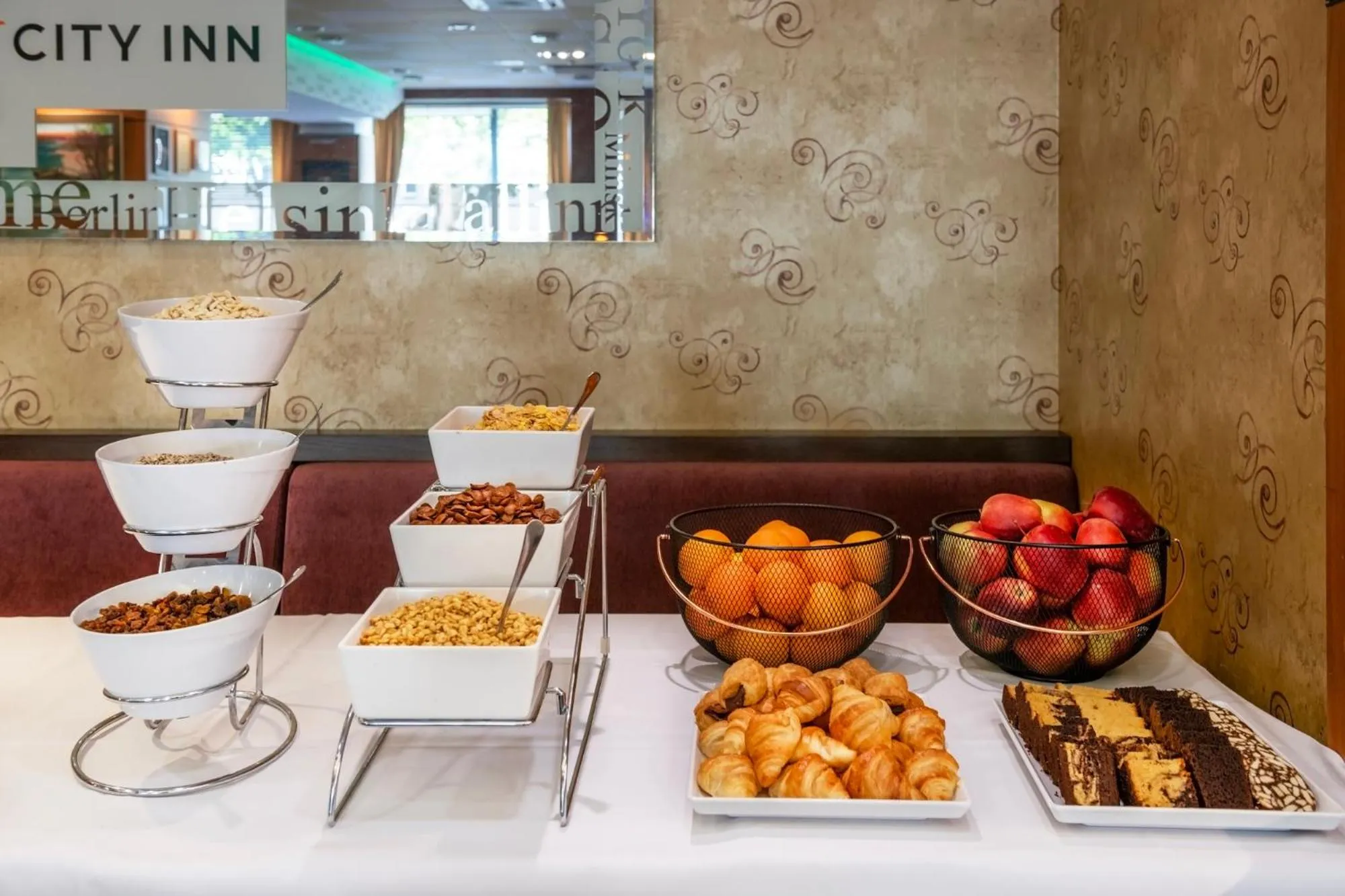 Breakfast in Art City Inn