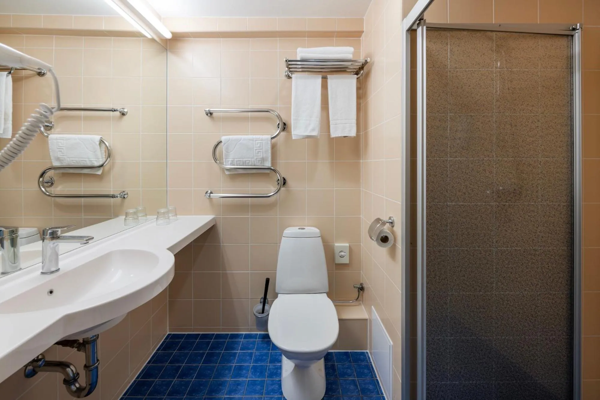 Shower in Art City Inn