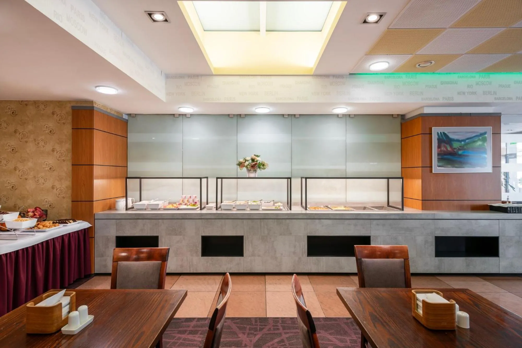 Restaurant/places to eat in Art City Inn