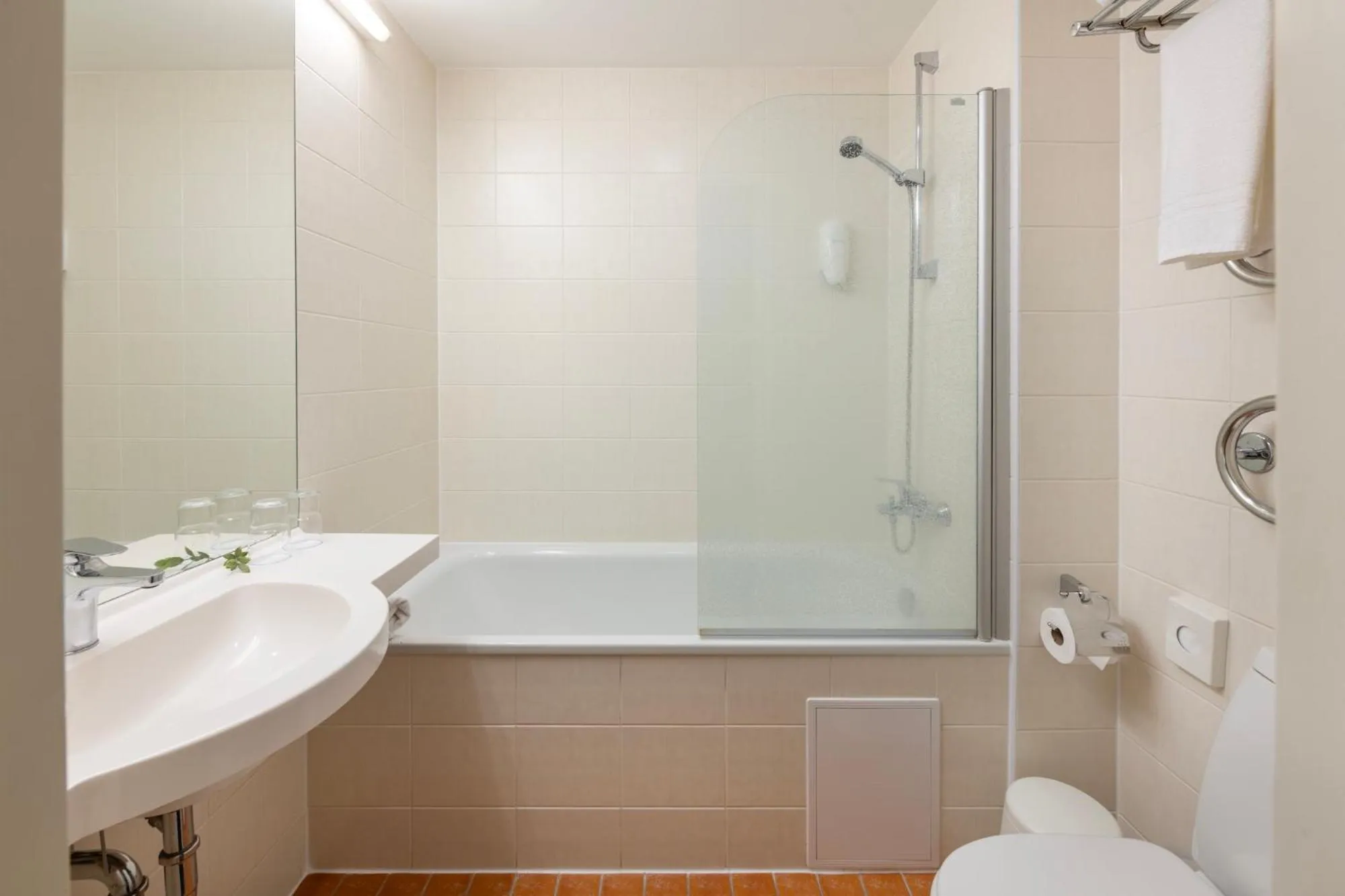 Bathroom in Art City Inn