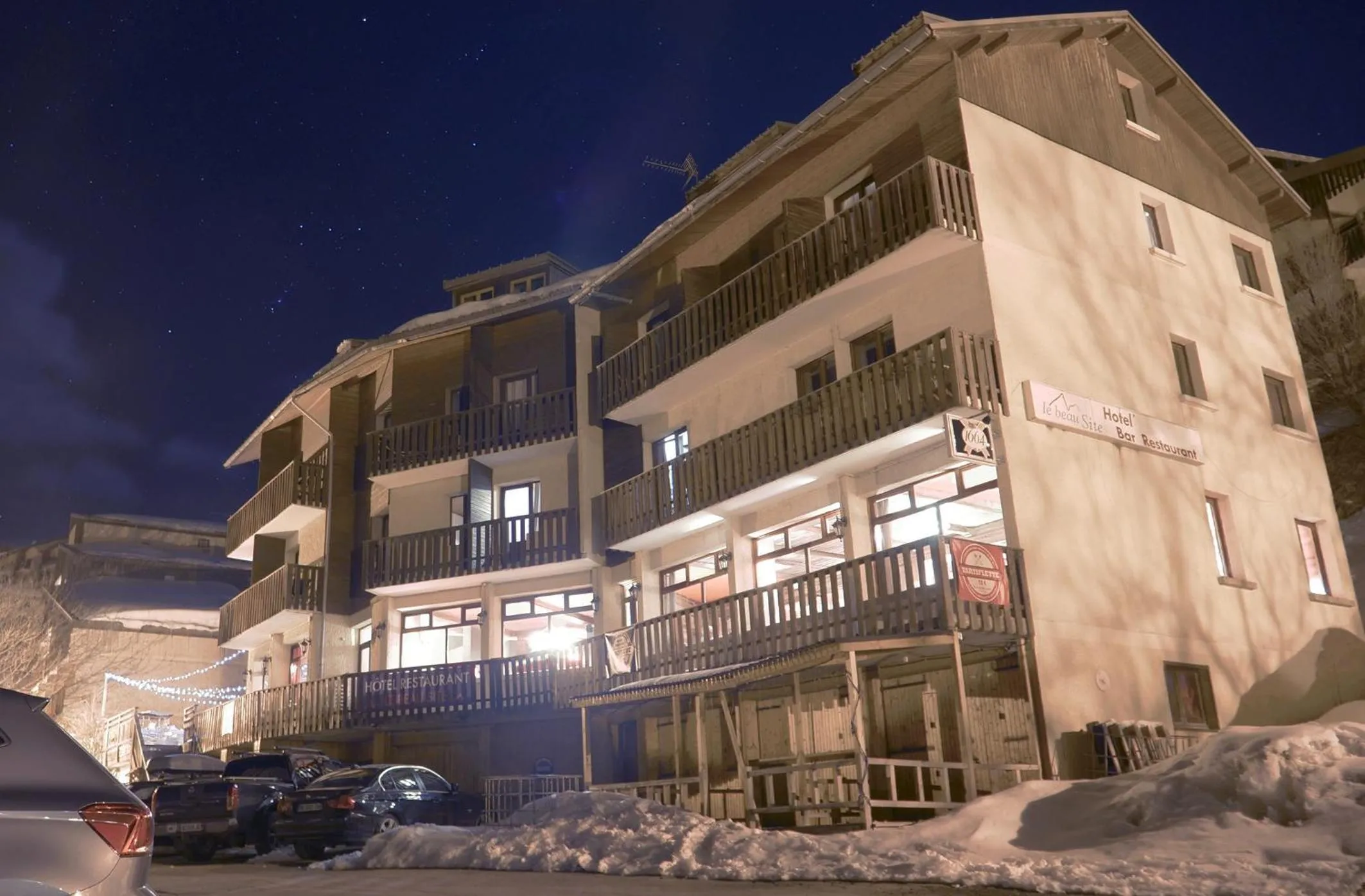 Property building in Hotel Le Beau Site