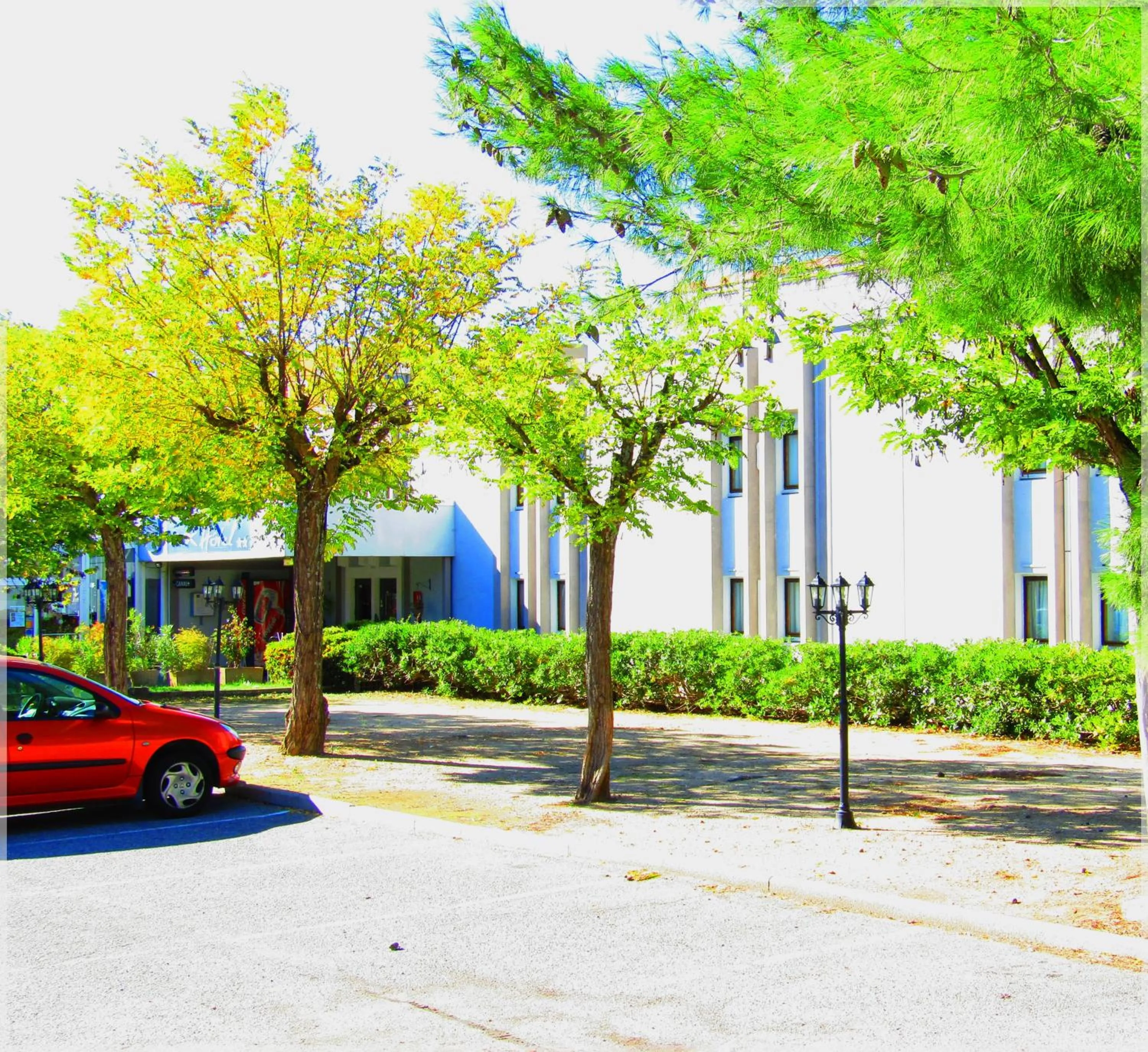 Facade/entrance in Aix Hotel