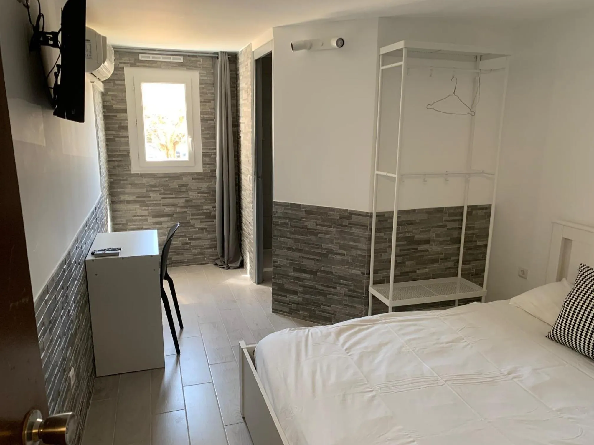 Photo of the whole room, Bed in Aix Hotel