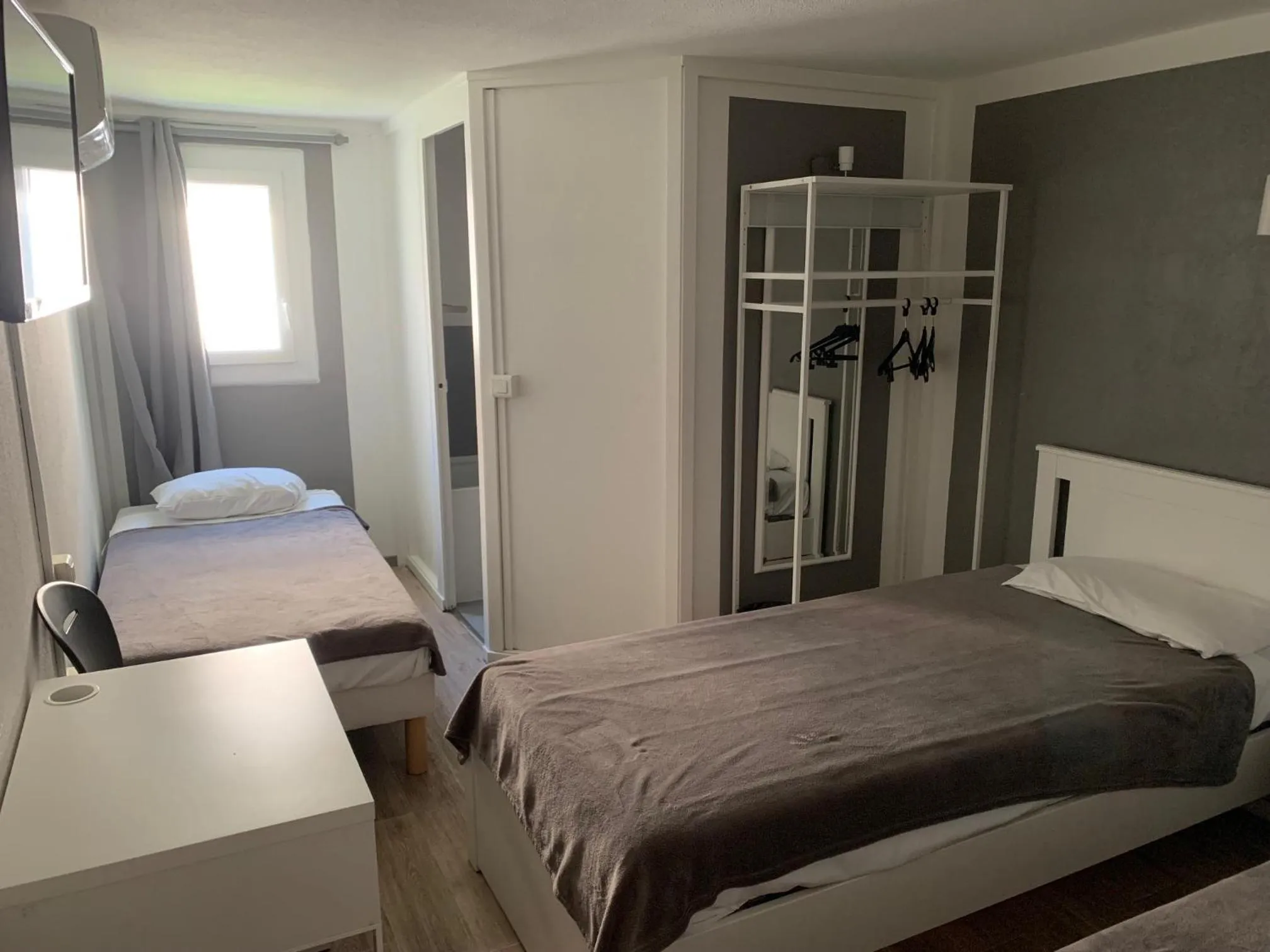 Photo of the whole room, Bed in Aix Hotel