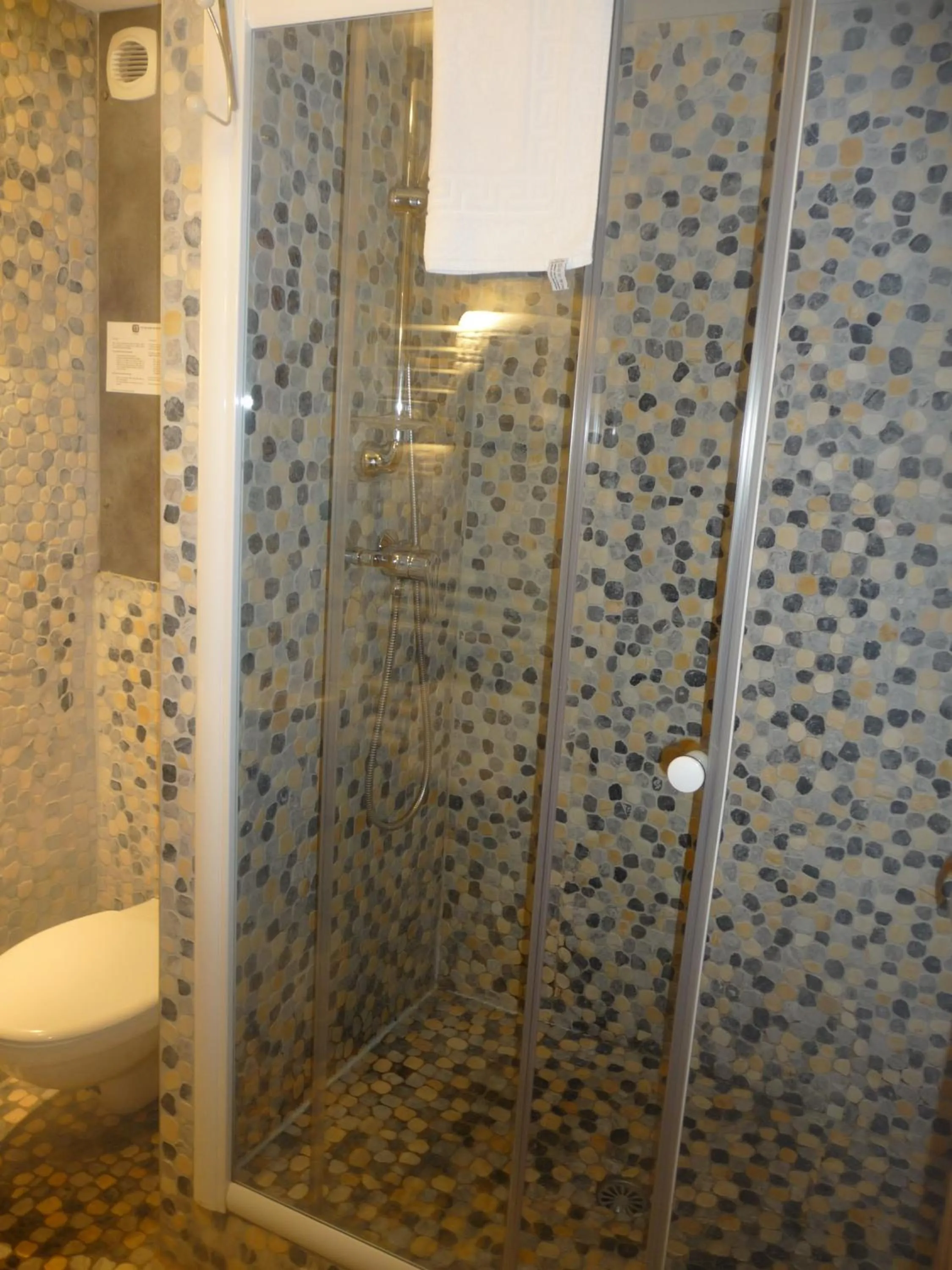 Bathroom in Aix Hotel