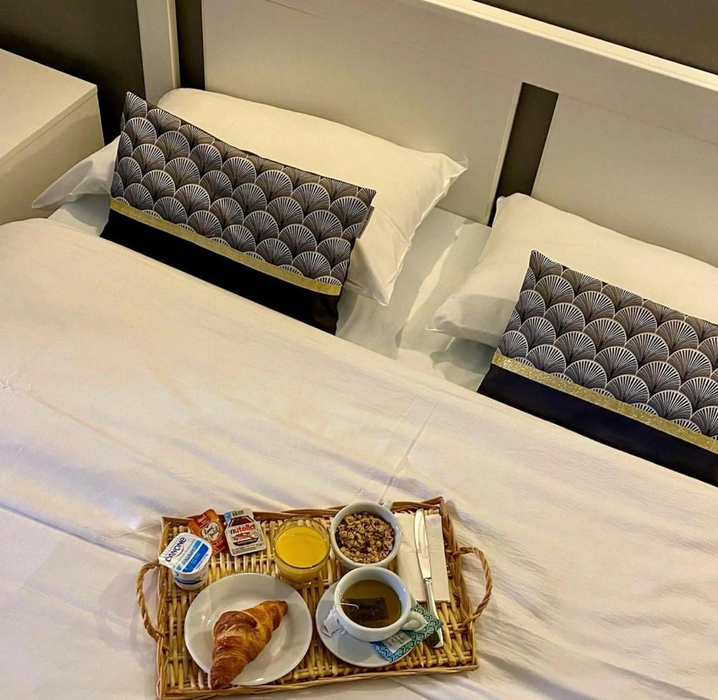 Bedroom, Bed in Aix Hotel