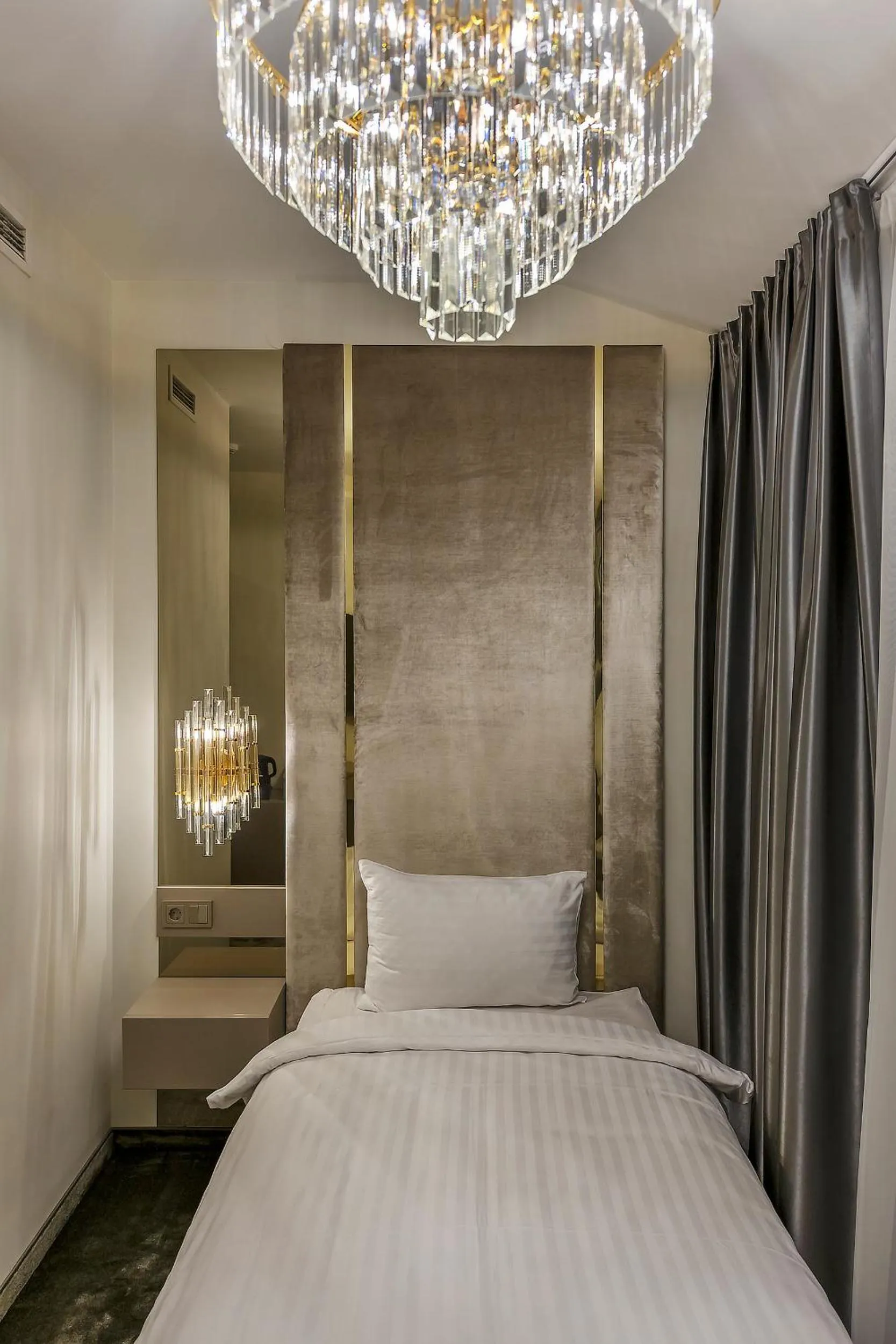 Bed in St Palace Hotel